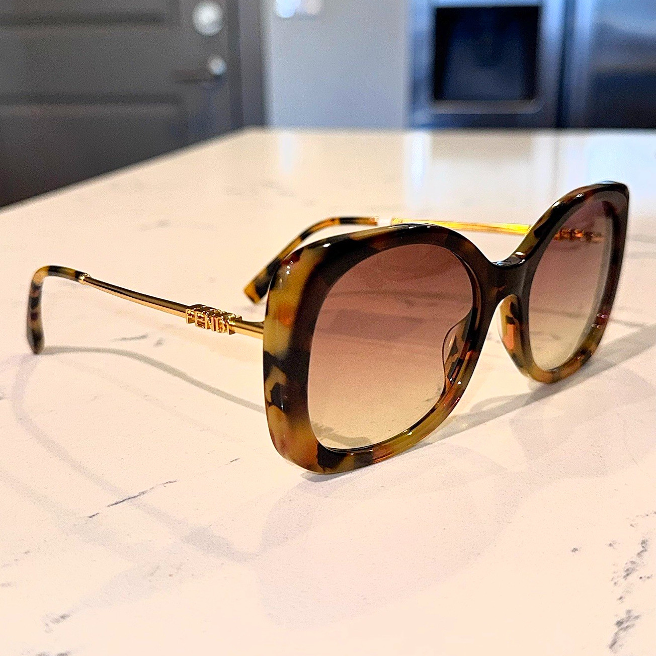 Fendi Fendigraphy FE40201I 55Z Tortoise Pink Gradient Sunglasses 55mm NWT