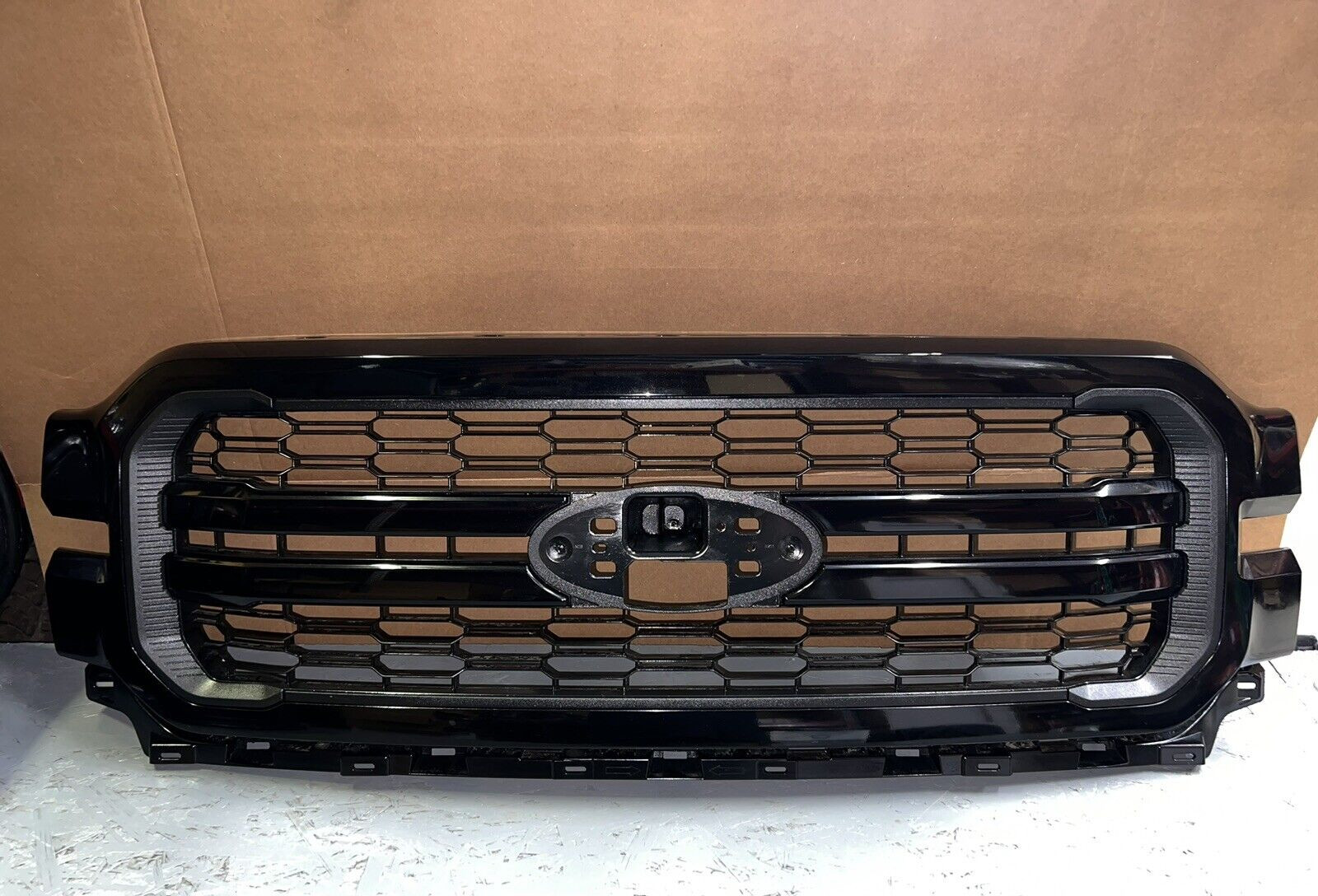 2024 2025 OEM FORD F150 LARIAT APPEARANCE PACKAGE BLACK GRILLE NEW TAKE OFF 2024 2025 OEM FORD F150 LARIAT APPEARANCE PACKAGE BLACK GRILLE NEW TAKE OFF