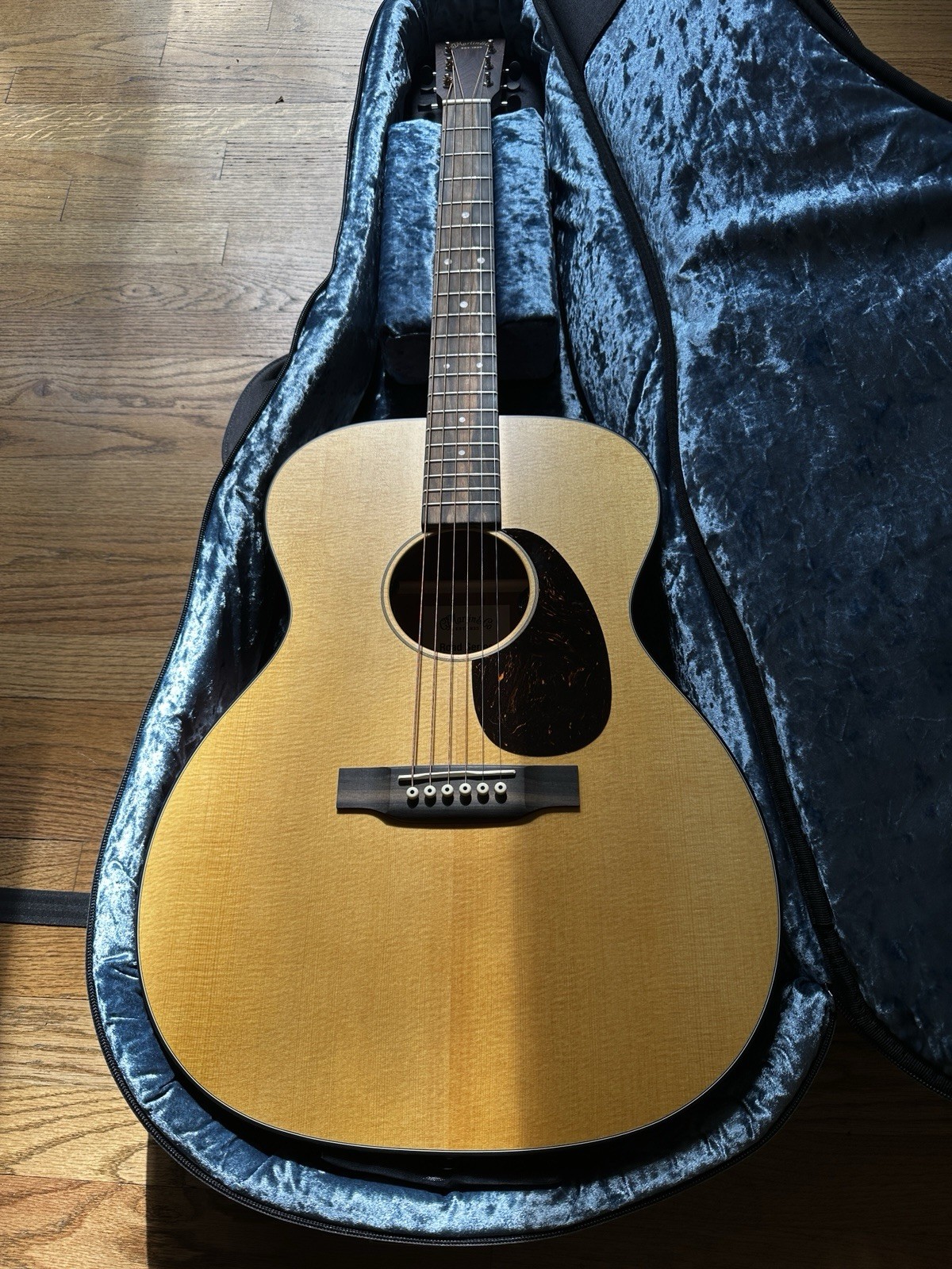 Martin Road Series 000-10E Retro 6-String Acoustic Guitar w/ Gig Bag Martin Road Series 000-10E Retro 6-String Acoustic Guitar w/ Gig Bag