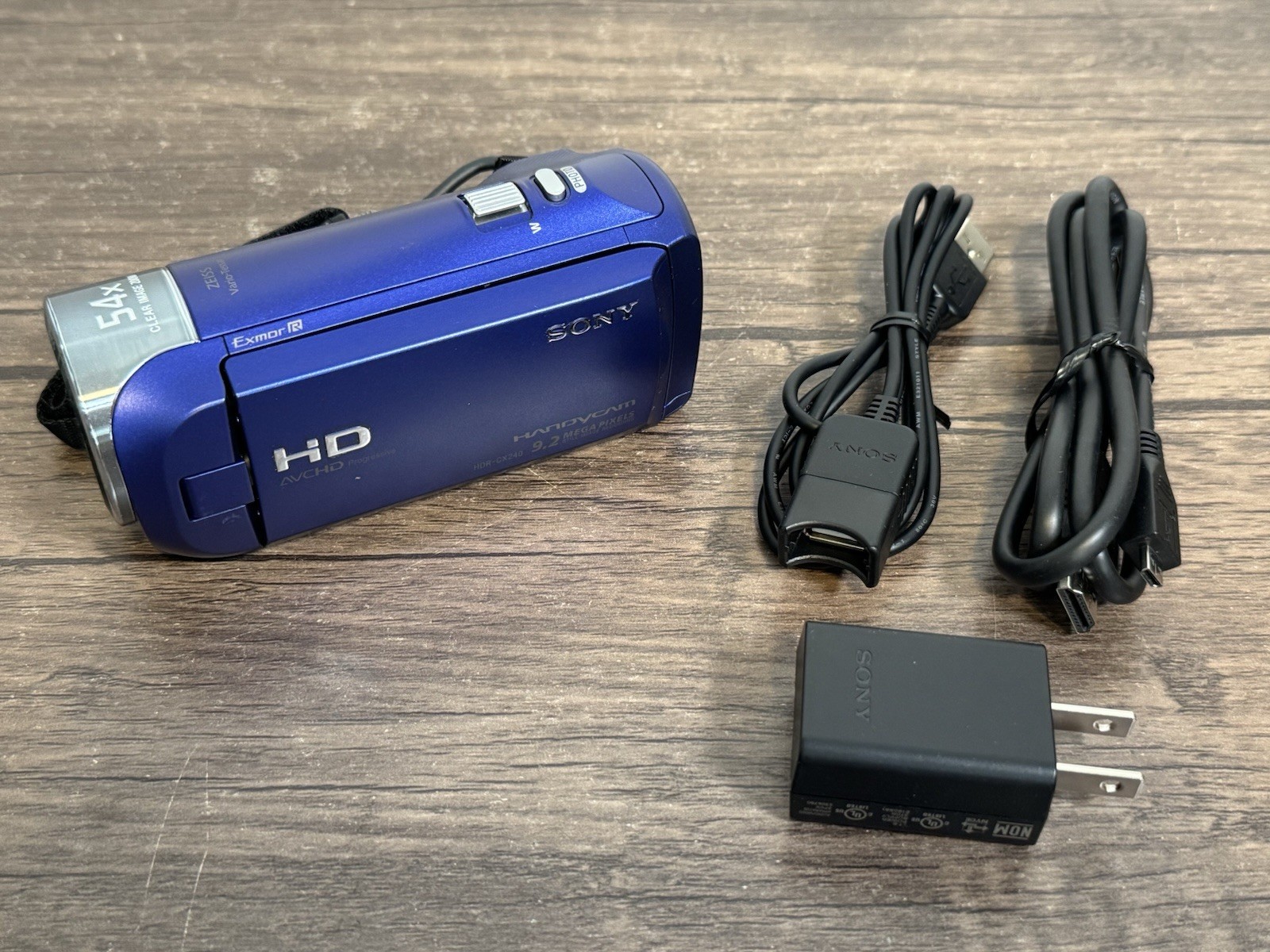 Sony HDR-CX240 Full HD Handycam Camcorder Blue - Works Sony HDR-CX240 Full HD Handycam Camcorder Blue - Works
