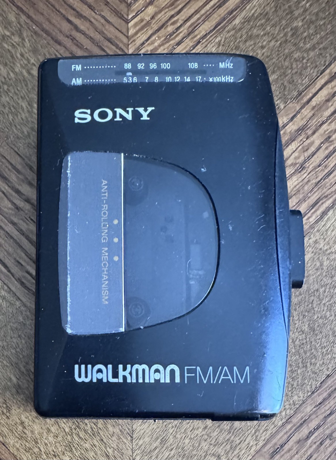 Vintage Sony Walkman Cassette FM/AM Radio WM-FX10 -- For Parts/Repair (READ) Vintage Sony Walkman Cassette FM/AM Radio WM-FX10 -- For Parts/Repair (READ)