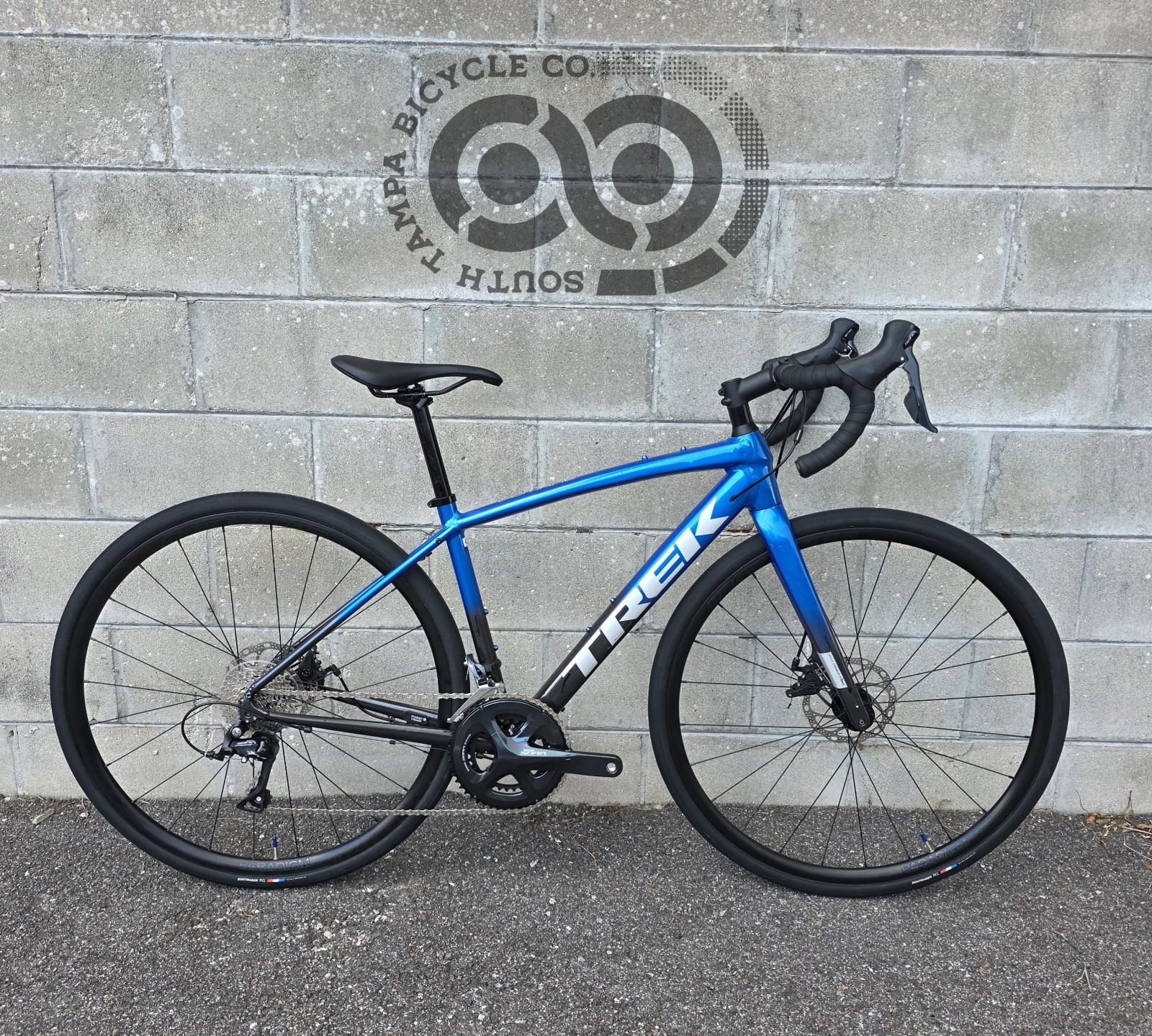 2022 Trek Domane AL 3 49cm White Red Road Bike