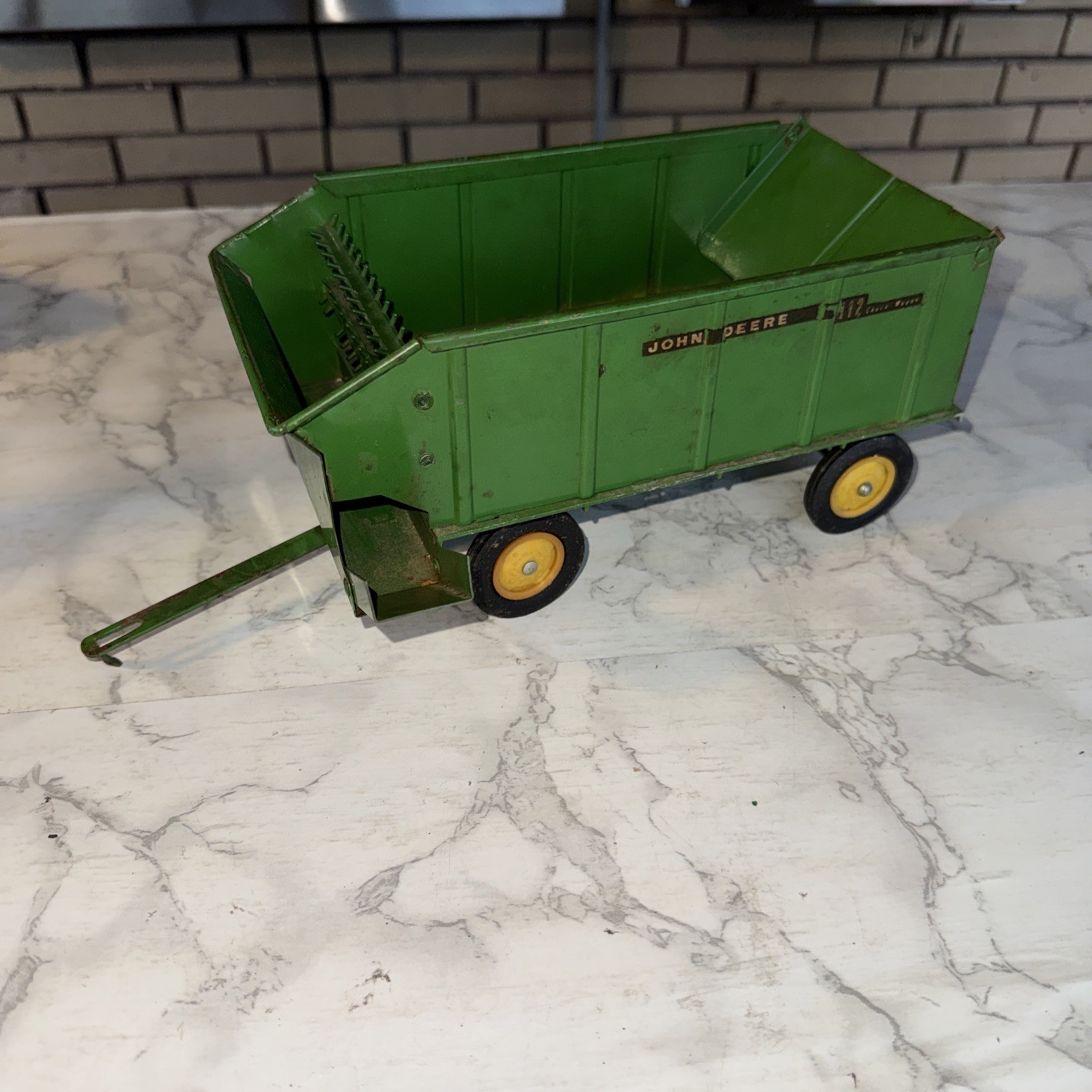 ERTL John Deere 1/16Forage 112 Chuck Wagon Nice Vintage ERTL John Deere 1/16Forage 112 Chuck Wagon Nice Vintage