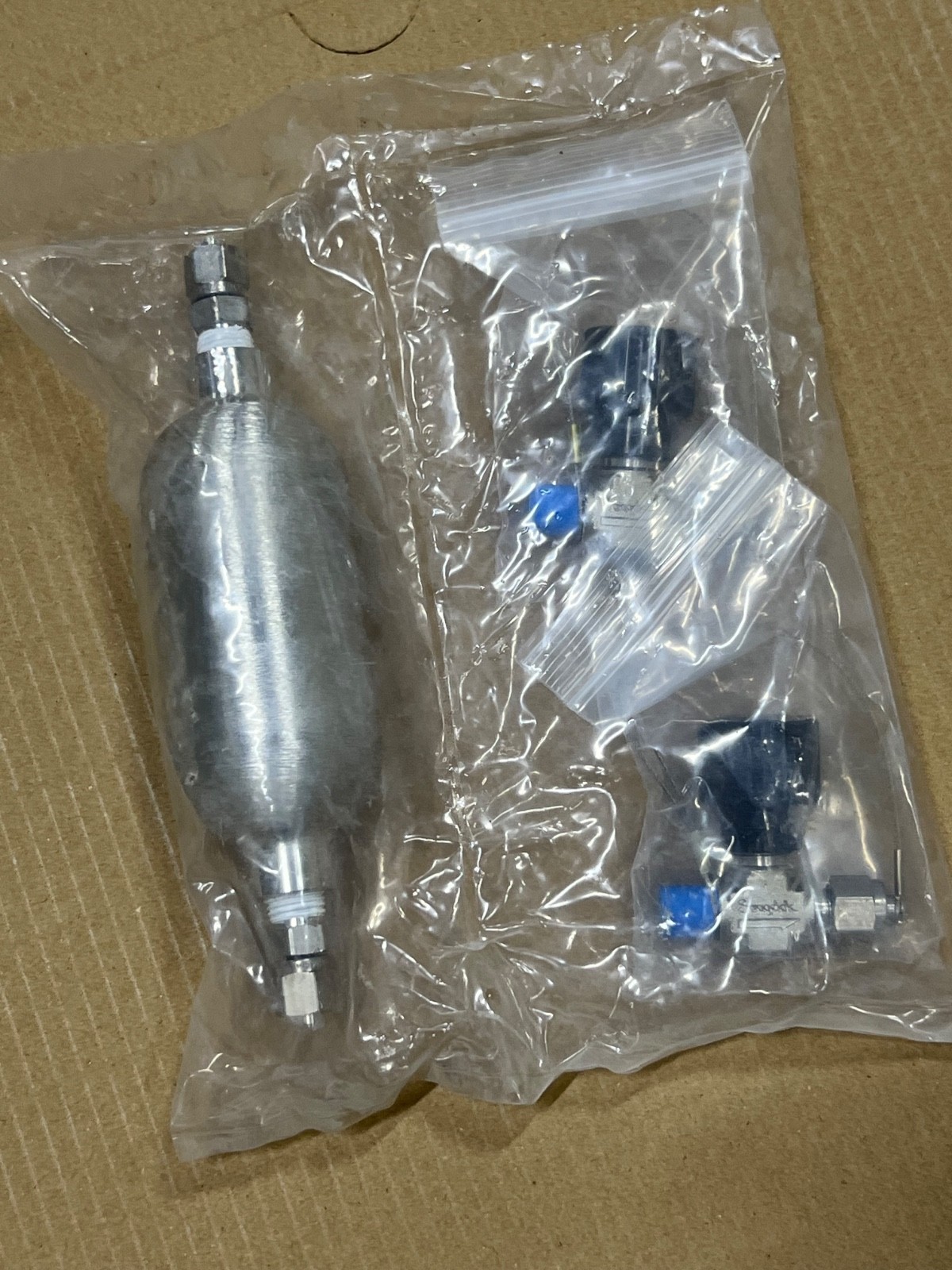 Swagelok 304L-HDF4-150  DOT-3E1800 Stainless Steel Double-Ended Cylinder