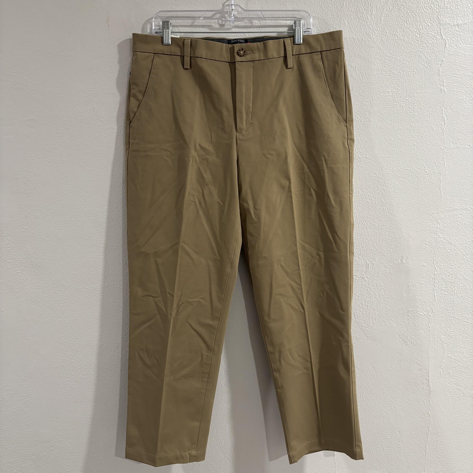NWT Dockers Workday Khaki Pants Mens 36x30 Beige Straight Fit Smart 360 Flex