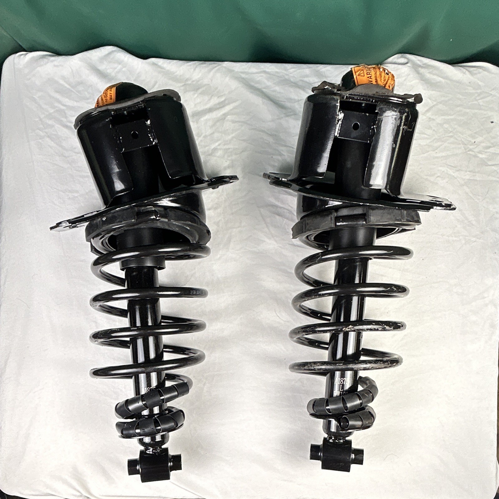 Rear Left-Right Complete Strut-Coil Spring 08-09 Ford Taurus/mercury sable fwd Rear Left-Right Complete Strut-Coil Spring 08-09 Ford Taurus/mercury sable fwd