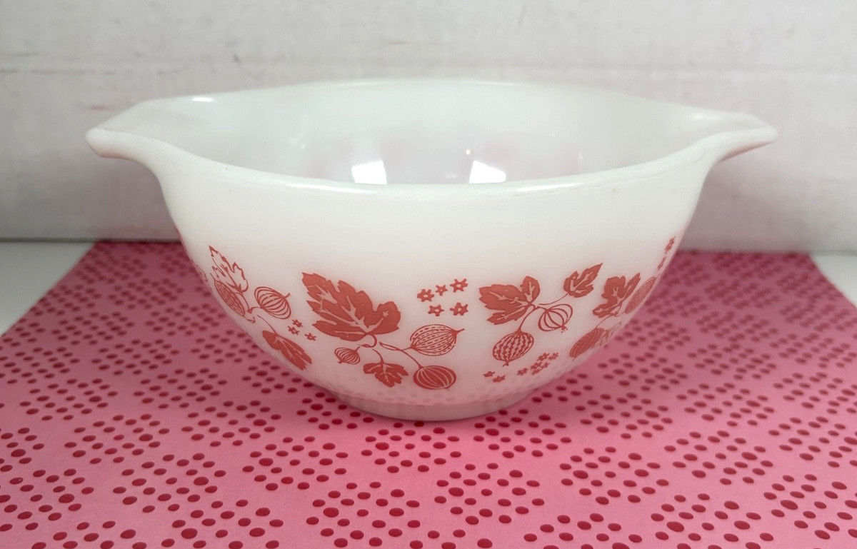 Pyrex Vintage #441 Pink White Gooseberry Cinderella Nesting Bowl 1.5 Pint