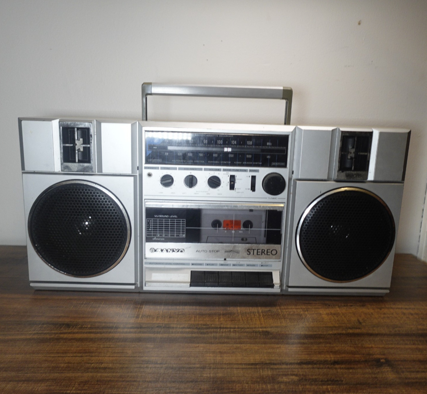 Vintage Sanyo M9811 AM/FM Cassette Stereo Boombox AS IS Parts/Repair READ