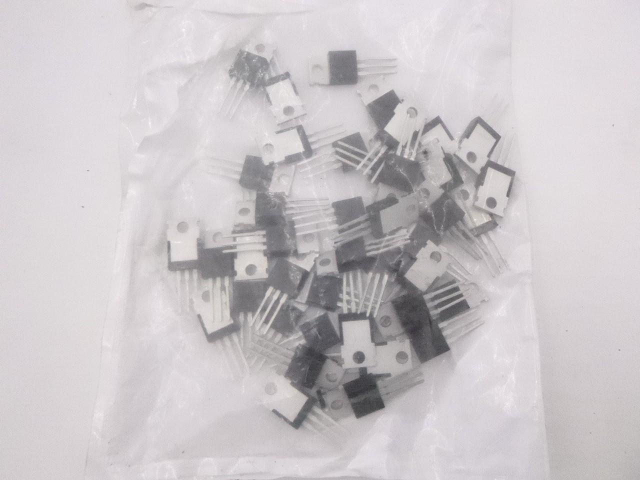 45 Pack Ween Semiconductors Triacs 35mA 800V BTA140 45 Pack Ween Semiconductors Triacs 35mA 800V BTA140