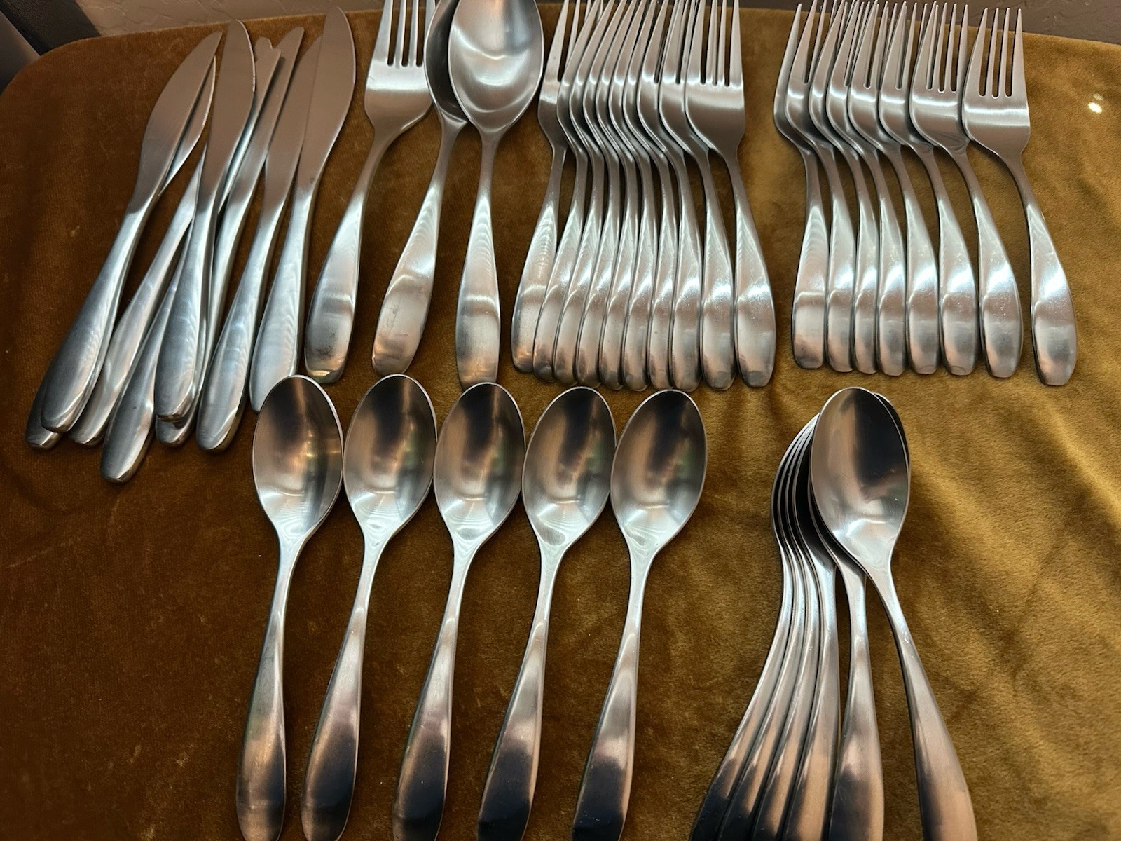Oneida STAFFORD Stainless 18/10 Satin Silverware Flatware Set 40 pcs Oneida STAFFORD Stainless 18/10 Satin Silverware Flatware Set 40 pcs