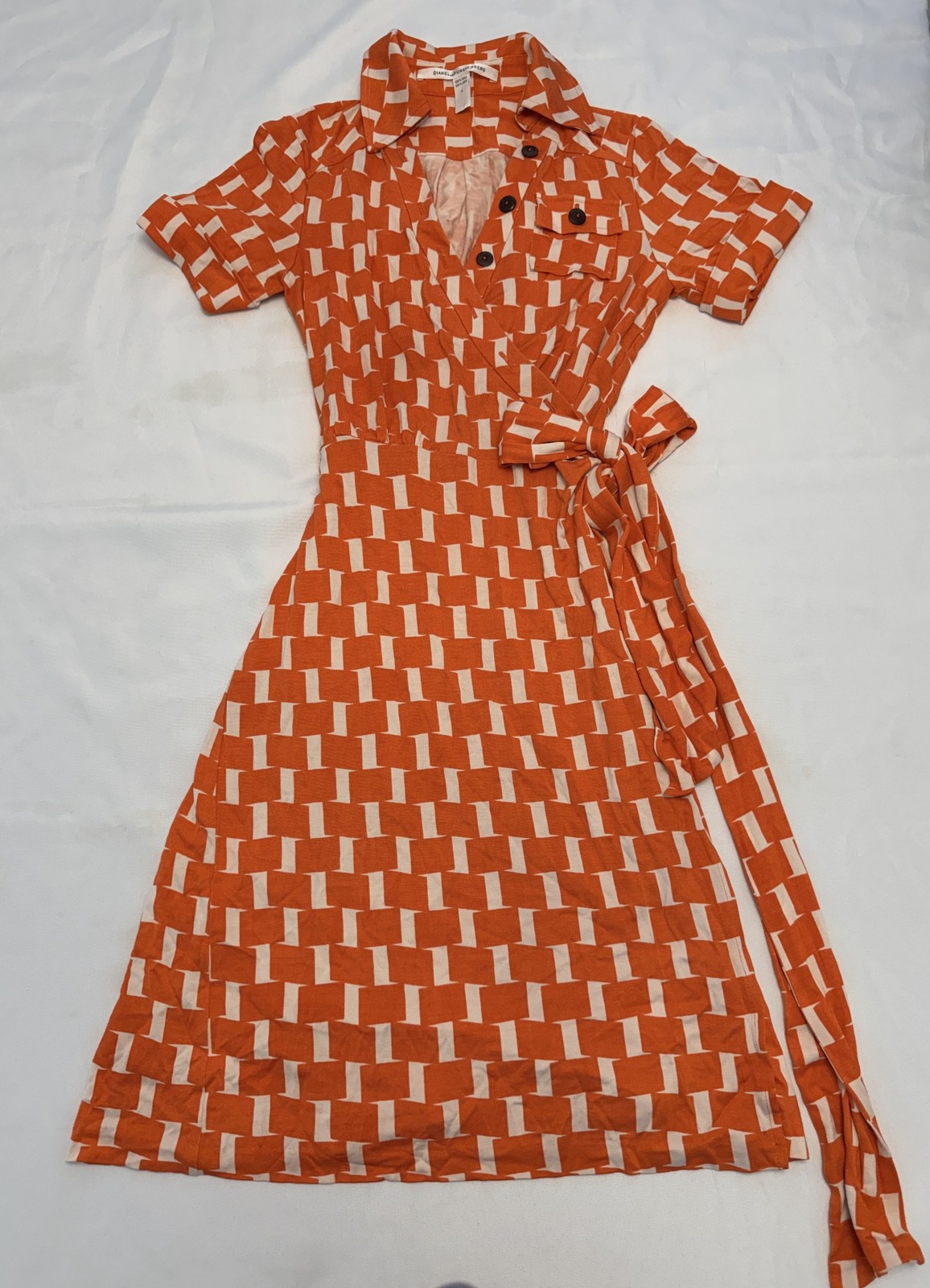 VTG Diane von Furstenberg DVF Orange Cream Geometric Wrap Dress Short Sleeve VTG Diane von Furstenberg DVF Orange Cream Geometric Wrap Dress Short Sleeve