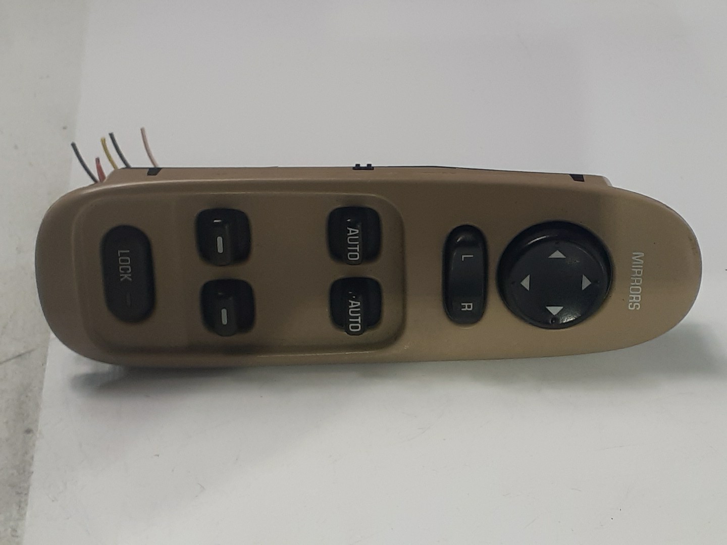 2000-2005 Buick LeSabre LH Driver Side Master Window Switch W\Bezel OEM 25654433 2000-2005 Buick LeSabre LH Driver Side Master Window Switch W\Bezel OEM 25654433