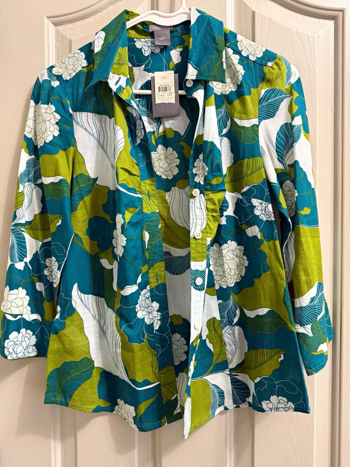 Ann Taylor Floral Flower Collared Button-Up Blouse 3/4 Sleeve White Green NWT 4 Ann Taylor Floral Flower Collared Button-Up Blouse 3/4 Sleeve White Green NWT 4