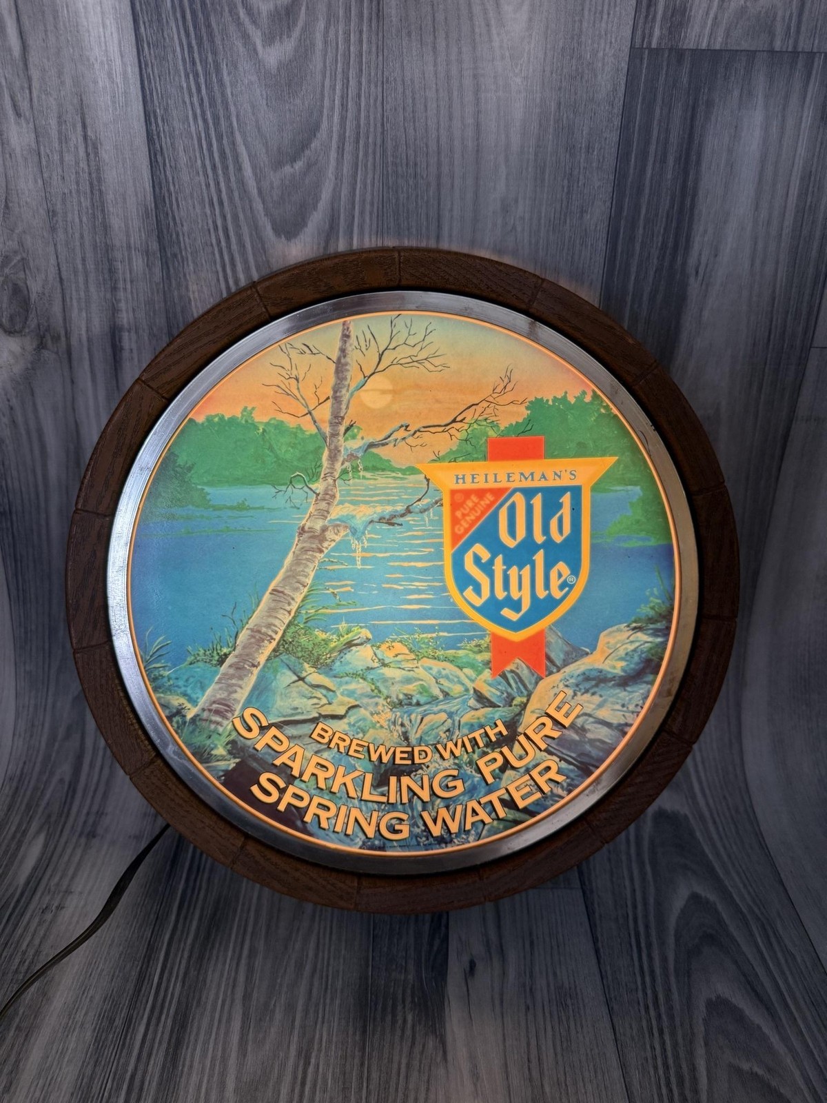 Vintage Heileman\'s Old Style Beer Lighted Wall Sign Round Barrel Bar Decor USA