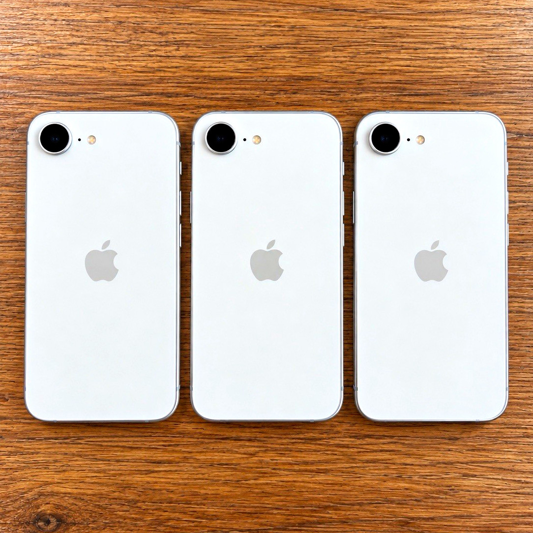 Apple iPhone 16e 128GB White Unlocked iOS Smartphone Lot of 3