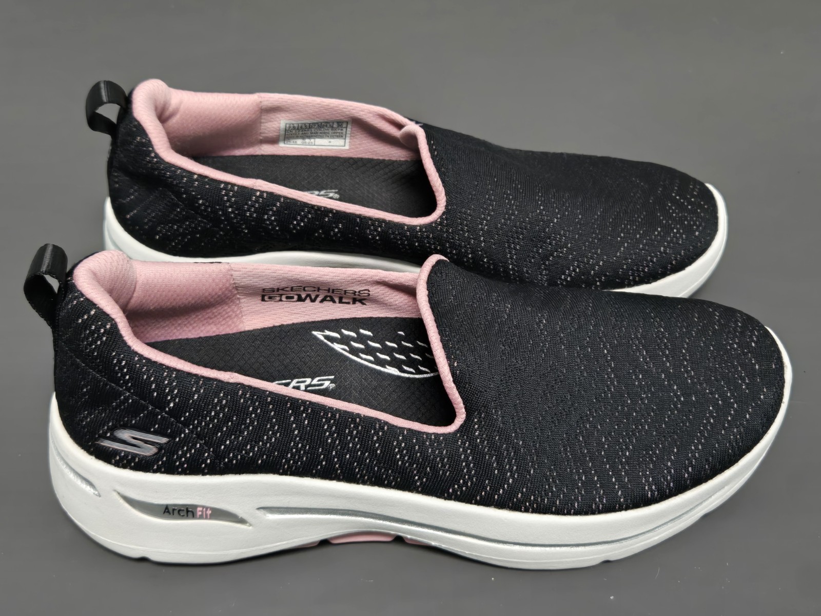 Skechers GOwalk Arch Fit Vegan Washable Mesh Slip-Ons Ocean Black/Pink Size 7.5 Skechers GOwalk Arch Fit Vegan Washable Mesh Slip-Ons Ocean Black/Pink Size 7.5