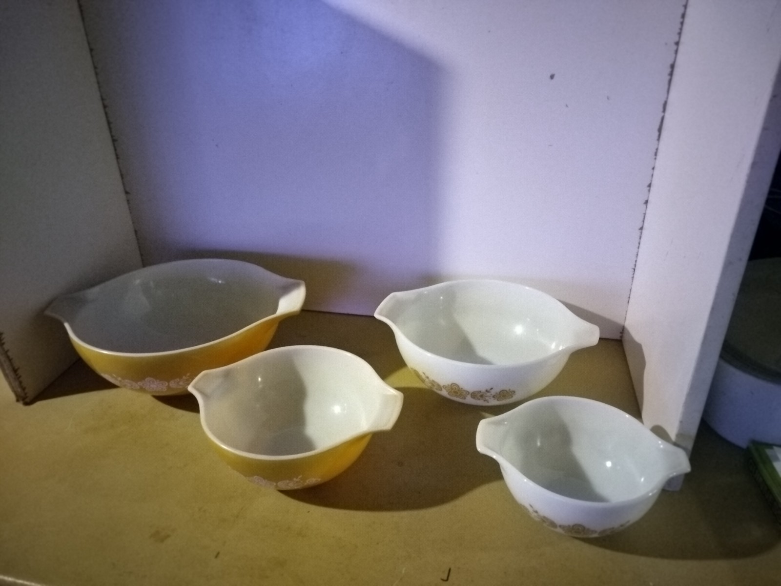 Vintage Pyrex Butterfly Gold Nesting Mixing Bowls Set 401-404 Vtg. Vintage Pyrex Butterfly Gold Nesting Mixing Bowls Set 401-404 Vtg.