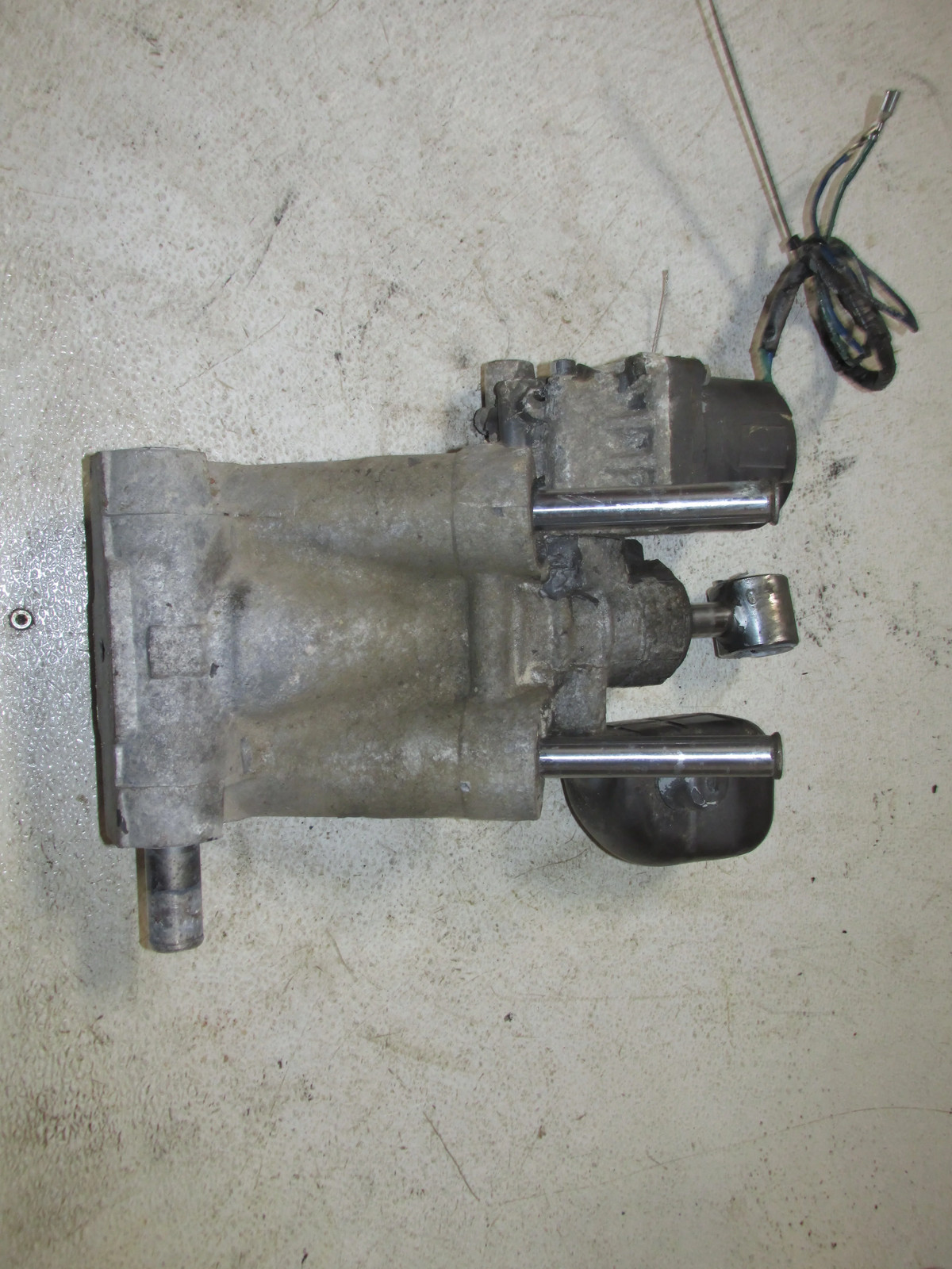 Johnson 60hp 2 Stroke Outboard Tilt Trim Unit (438528) Johnson 60hp 2 Stroke Outboard Tilt Trim Unit (438528)