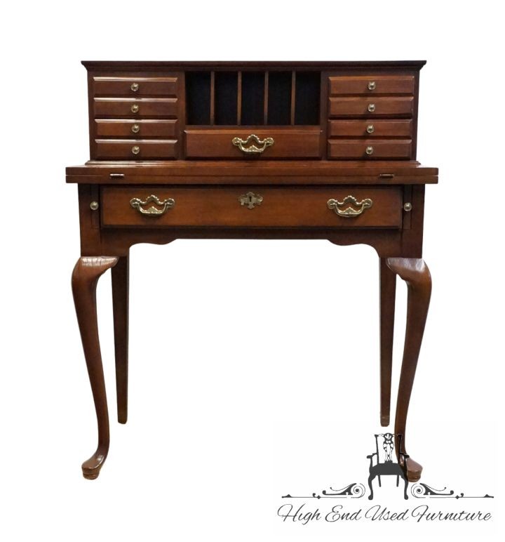 THOMASVILLE FURNITURE Collector\'s Cherry Traditional Style 34\