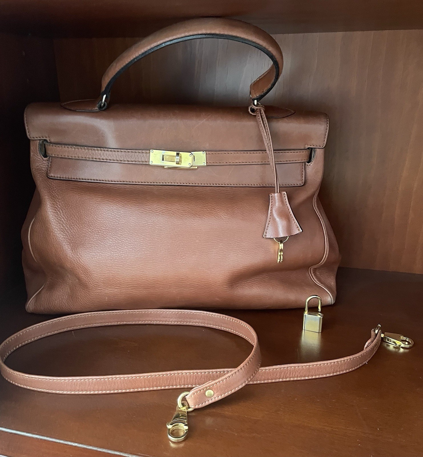 SISO ITALY Vintage  1980’s Kelly Handbag Purse Tote