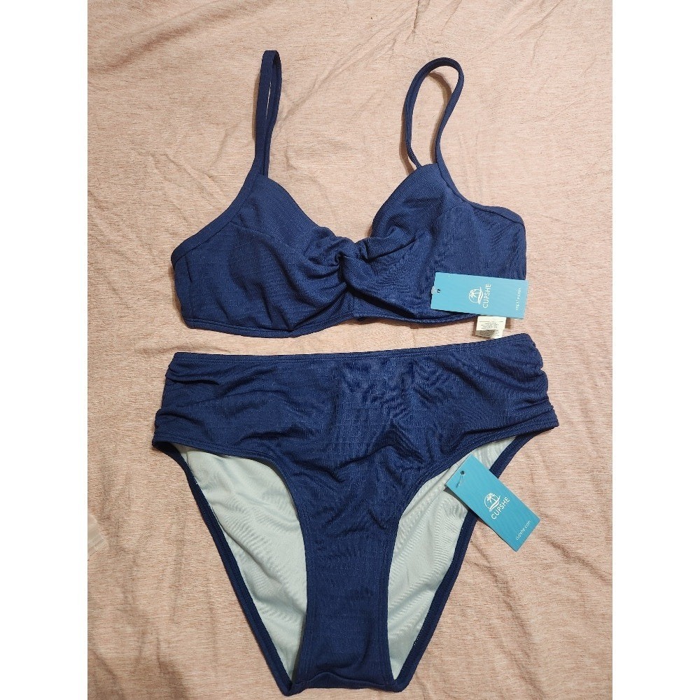 Cupshe Navy Blue Twisted Bikini Top & Mid-Rise Bottoms Set NWT Size S/M Cupshe Navy Blue Twisted Bikini Top & Mid-Rise Bottoms Set NWT Size S/M