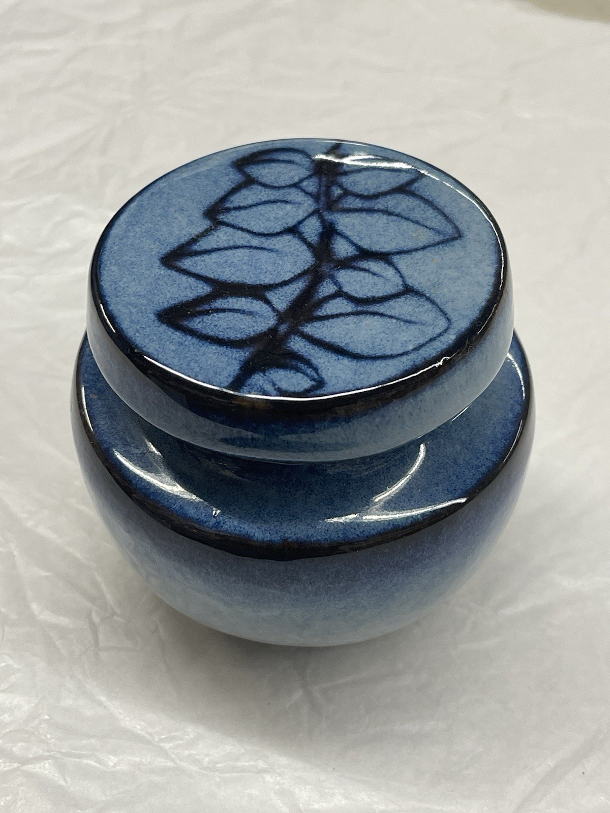 Vintage Peter Pots Pottery Covered Jar Blue Leaf Vintage Peter Pots Pottery Covered Jar Blue Leaf