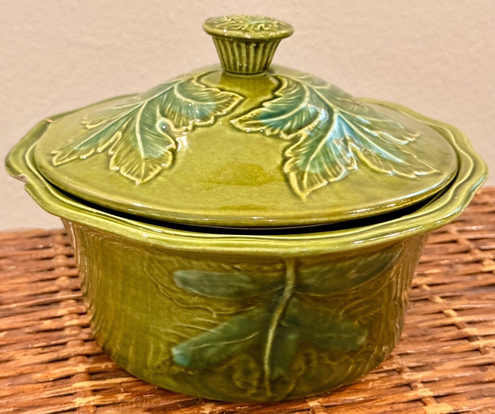 Vintage Mid Century California Pottery Green Leaf Casserole Dish 374 Vintage Mid Century California Pottery Green Leaf Casserole Dish 374