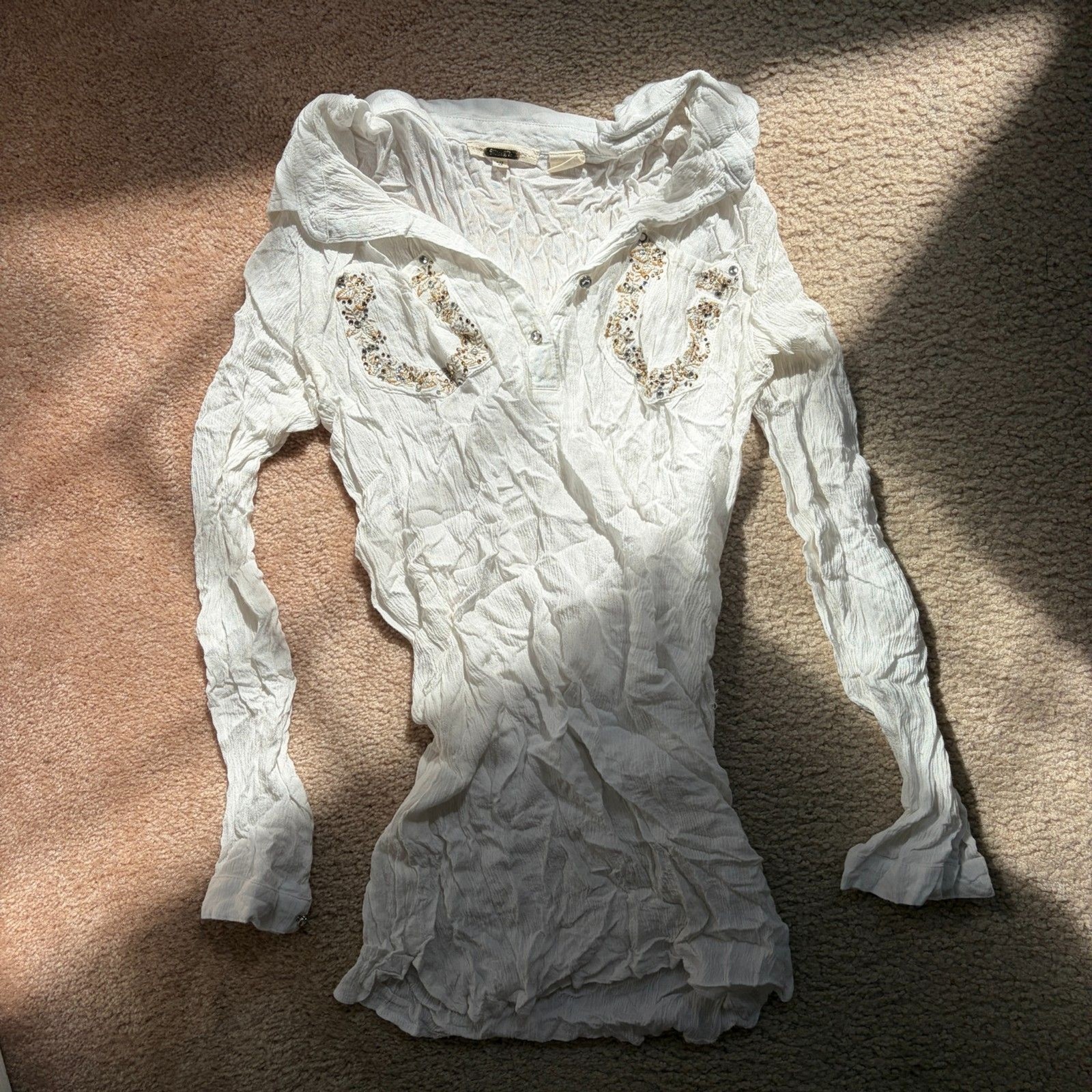 Miss Me y2k vntg white crinkle henley top embroidered rhinestone pockets Miss Me y2k vntg white crinkle henley top embroidered rhinestone pockets