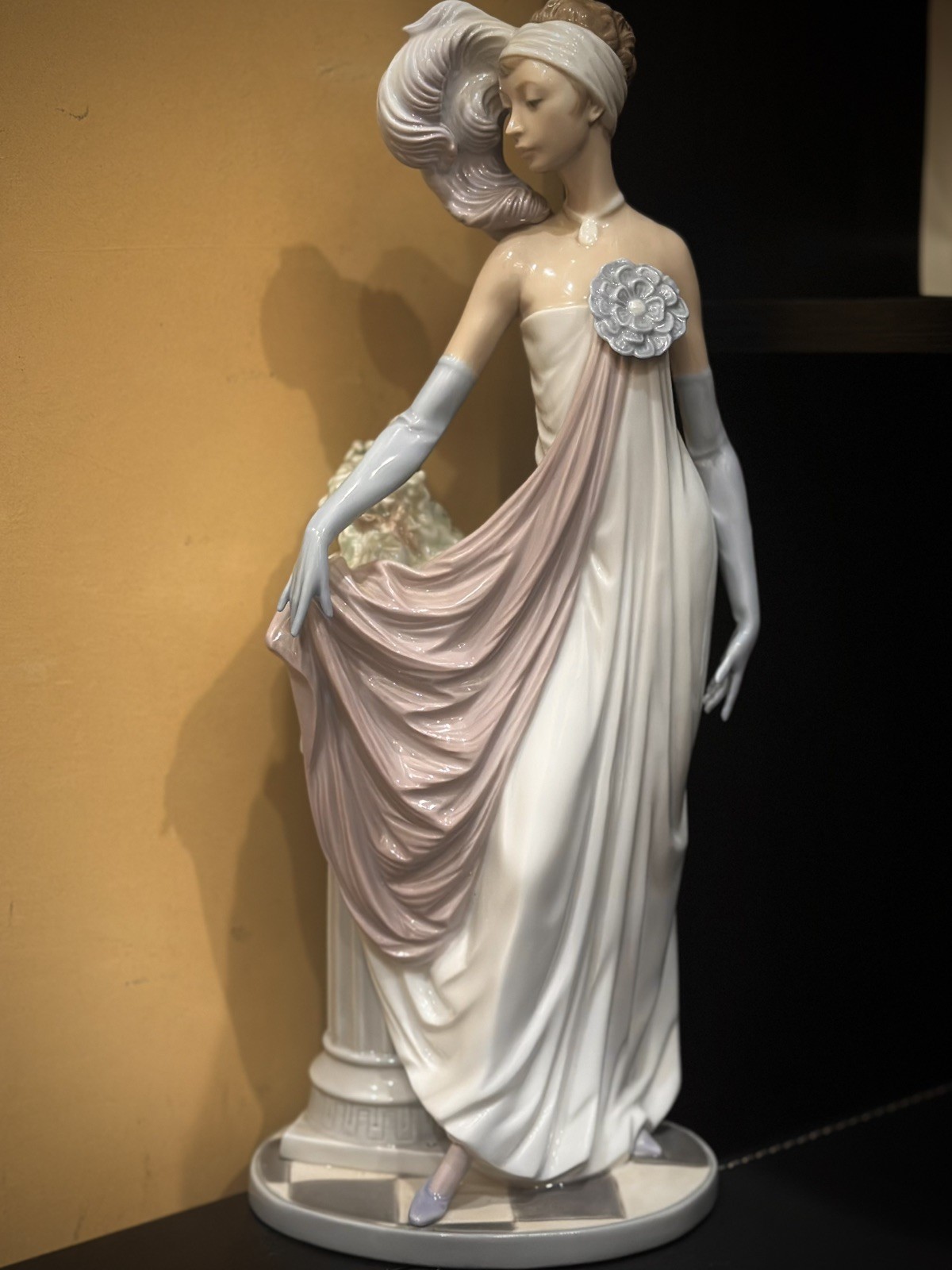 Lladro | Socialite of the 20’s (Dama Charleston Sculpture) #5283 Lladro | Socialite of the 20’s (Dama Charleston Sculpture) #5283