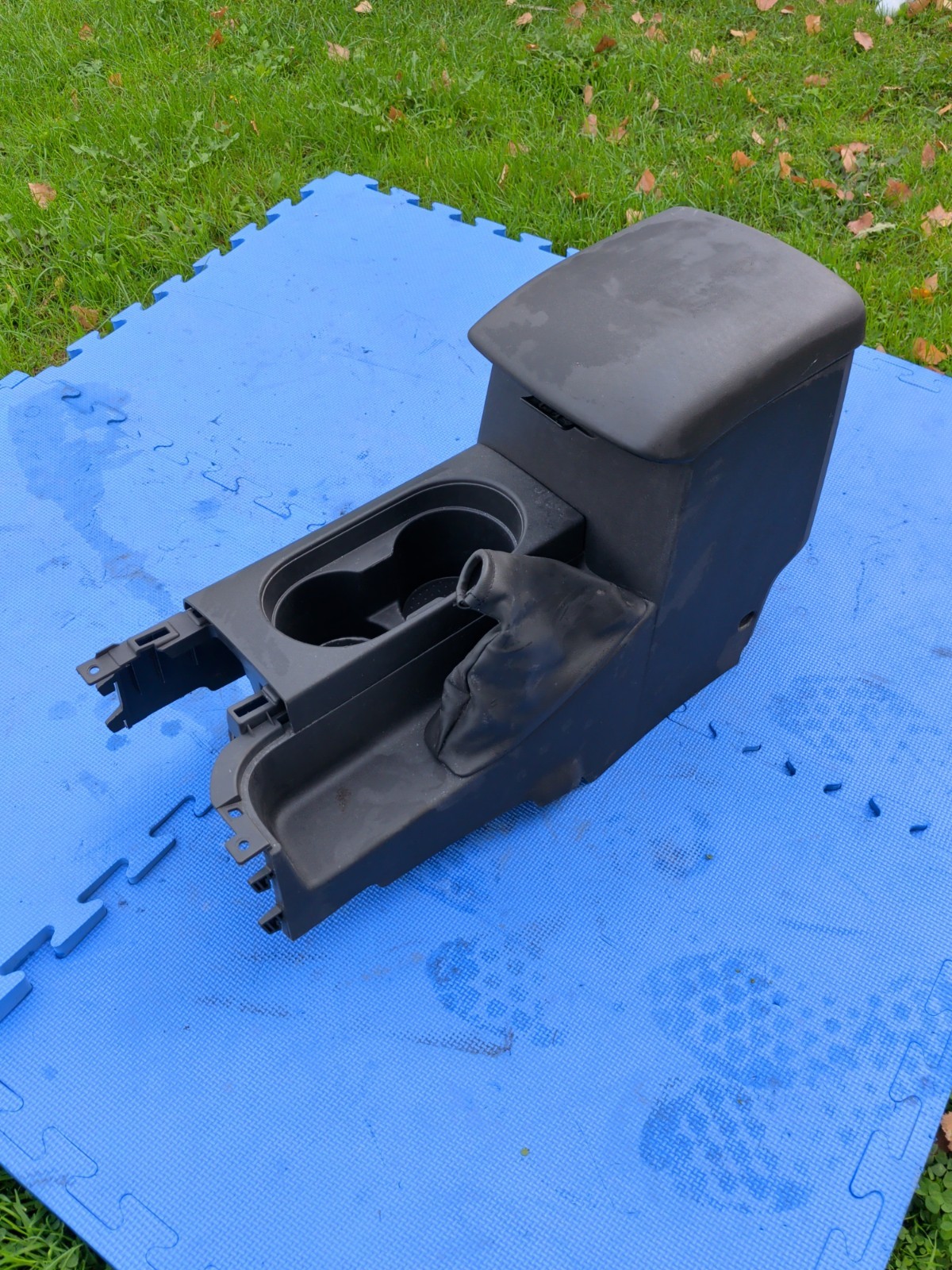 2015-2019 Nissan Frontier King Cab Front Floor Console OEM 2015-2019 Nissan Frontier King Cab Front Floor Console OEM