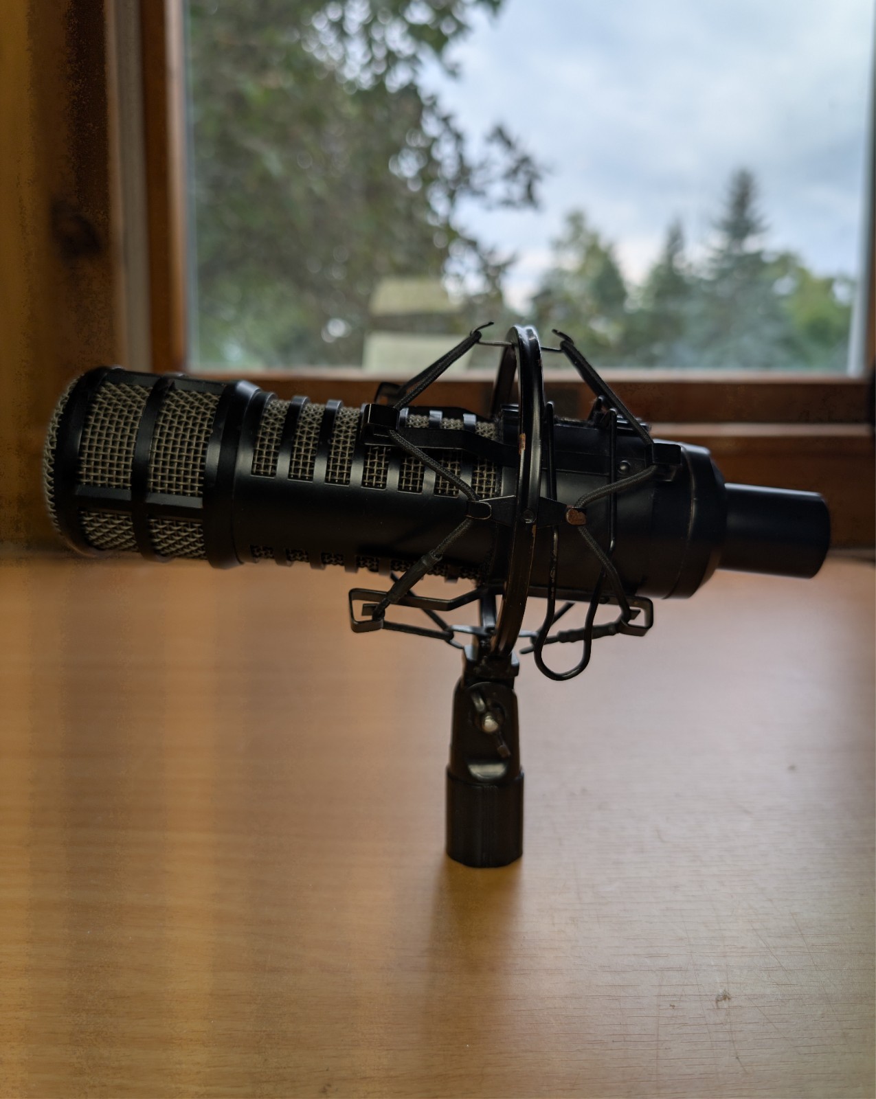 Electro-Voice RE320 Wired Dynamic Microphone with Shock Mount SEE PHOTOS Electro-Voice RE320 Wired Dynamic Microphone with Shock Mount SEE PHOTOS