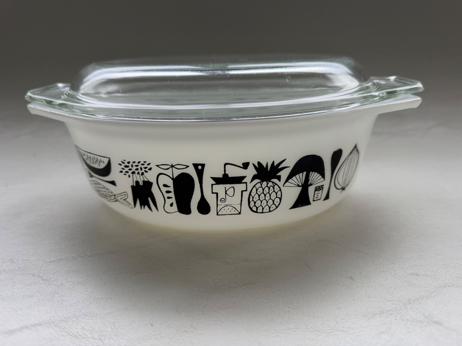 VINTAGE PYREX MOD KITCHEN OVAL COVERED CASSEROLE 1.5 QUART BAKING DISH VINTAGE PYREX MOD KITCHEN OVAL COVERED CASSEROLE 1.5 QUART BAKING DISH