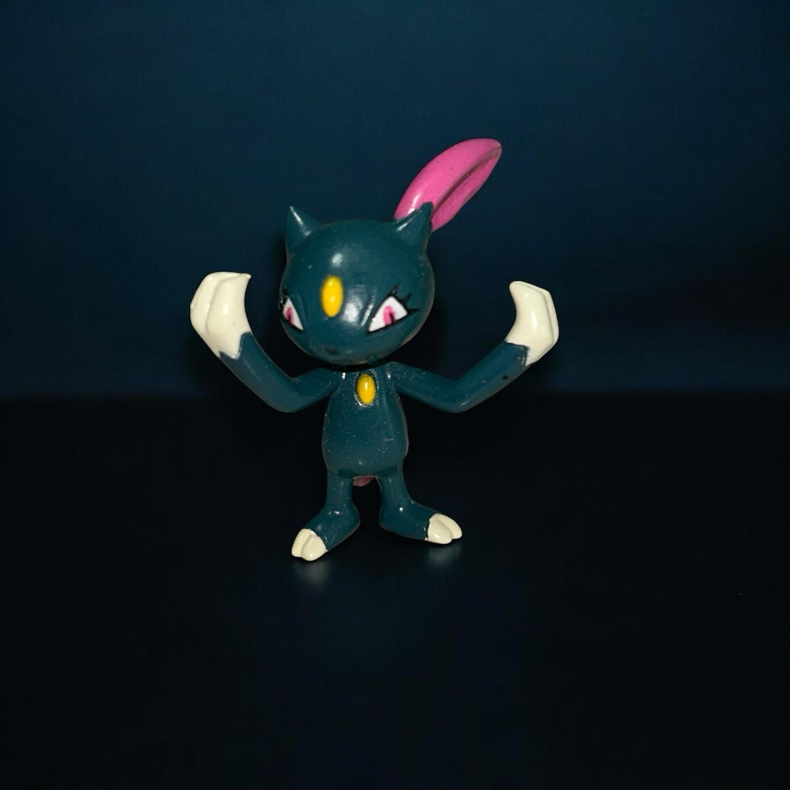 Sneasel Pokemon TOMY CGTSJ Nintendo Mini Figure Vintage Official Genuine