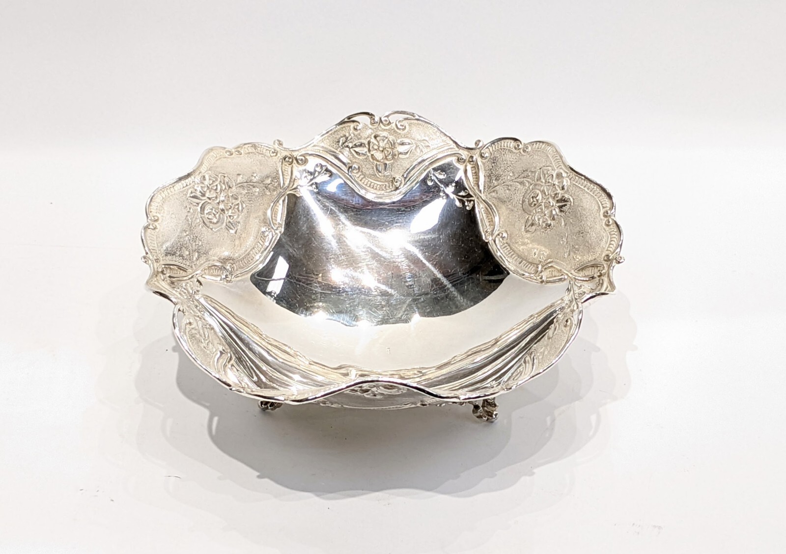 Vintage 900 Fine Silver Floral Pattern 3 Foot Bowl Vintage 900 Fine Silver Floral Pattern 3 Foot Bowl