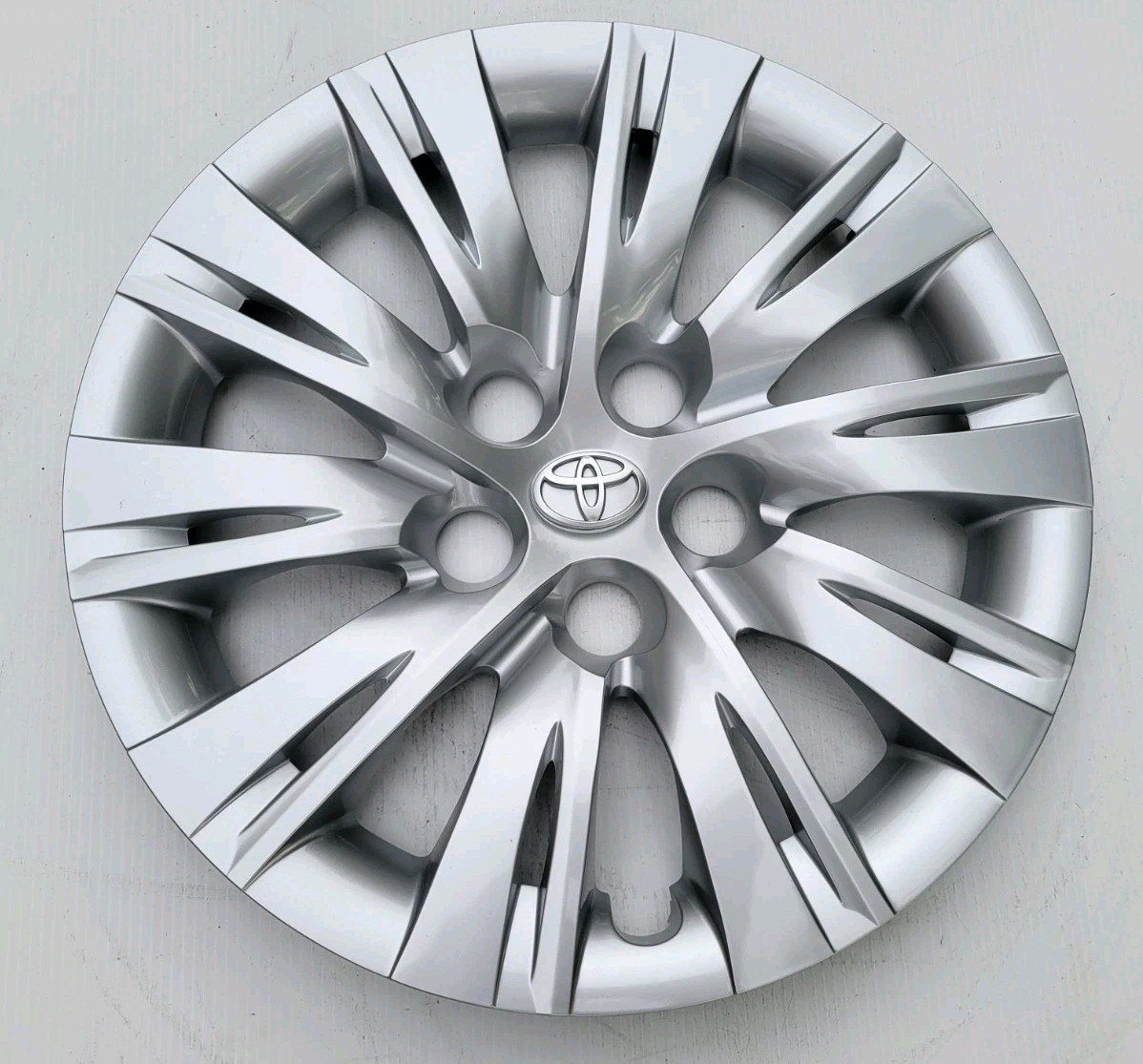 Toyota Camry Hubcap Wheel Cover 16