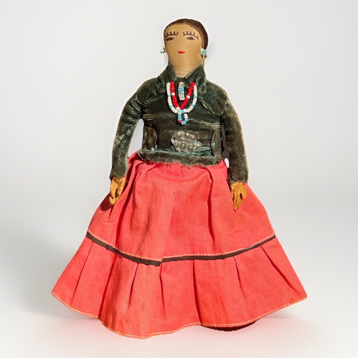 ANTIQUE VTG HANDMADE NAVAJO CLOTH DOLL C1920s-40s VELVET TOP~LEATHER HANDS~ 8.5”