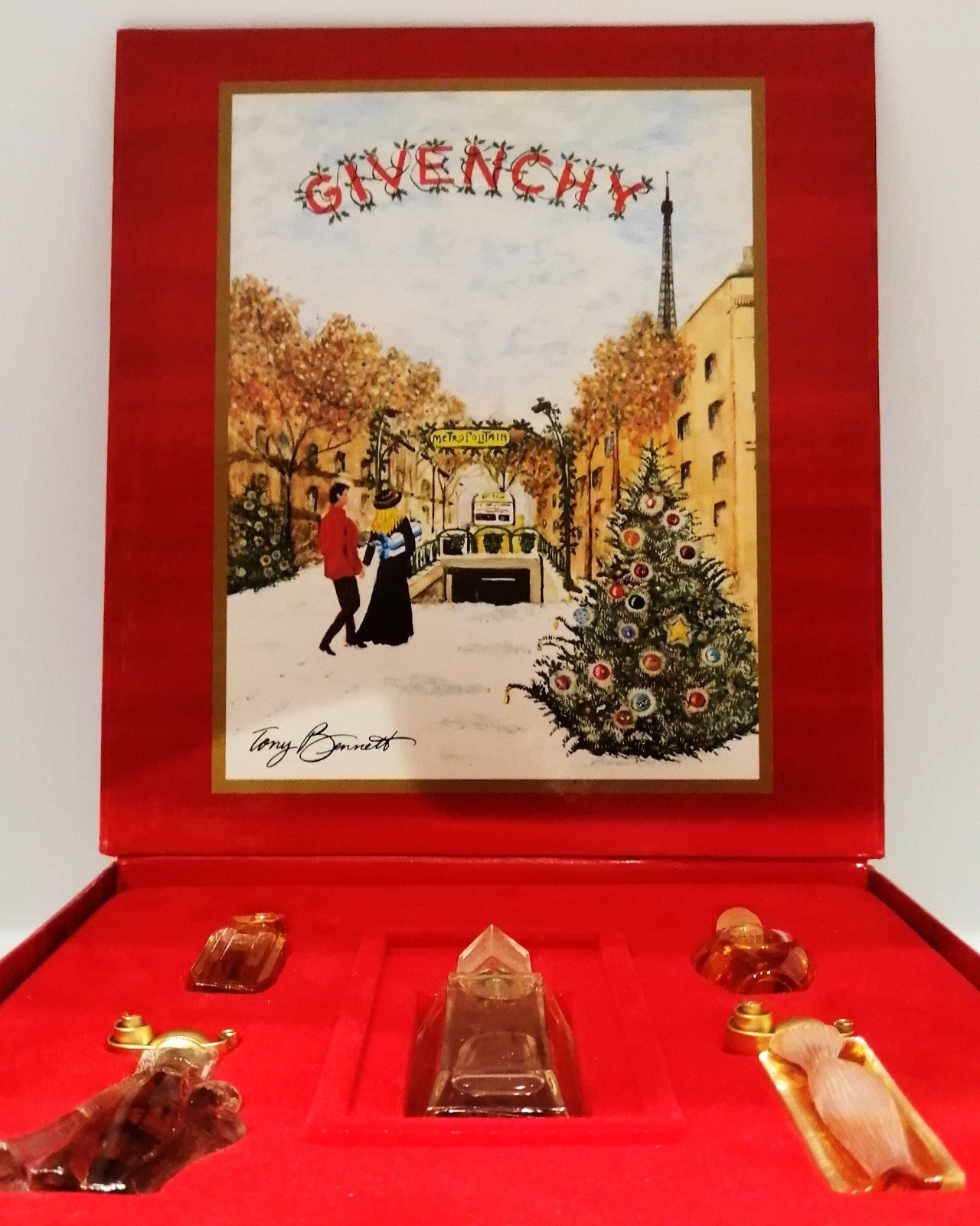 GIVENCHY Mini Parfum Set 5 Bottles, 0.5oz Spray, 4 minis fluids. GIVENCHY Mini Parfum Set 5 Bottles, 0.5oz Spray, 4 minis fluids.