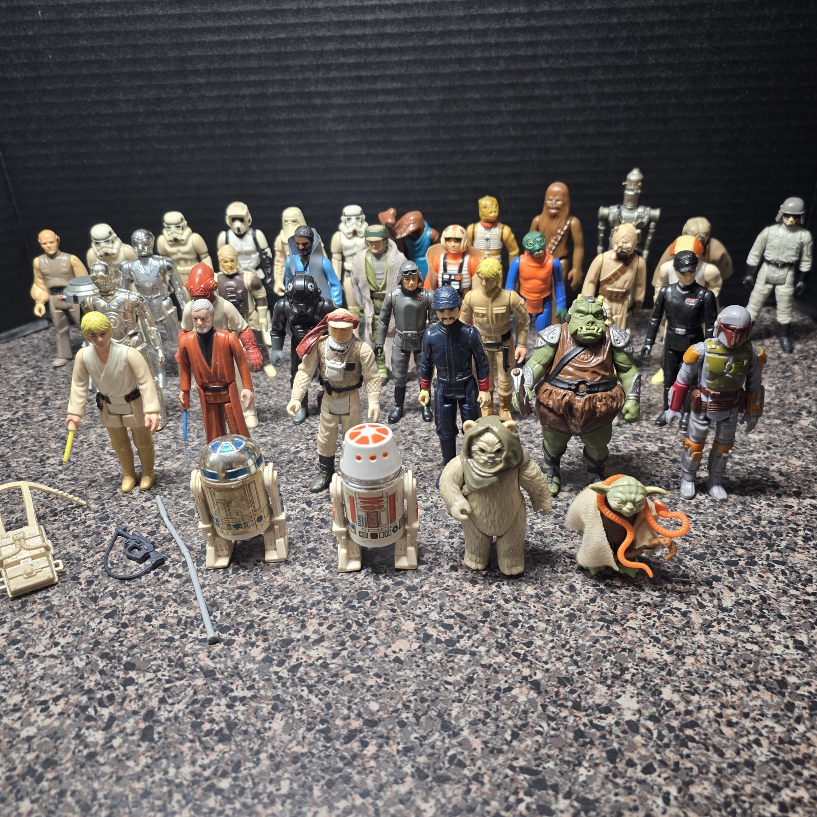 Vintage Star Wars Kenner Lot Of 38 Figures Luke Saber Yoda Ewok Boba Fett R2-D2