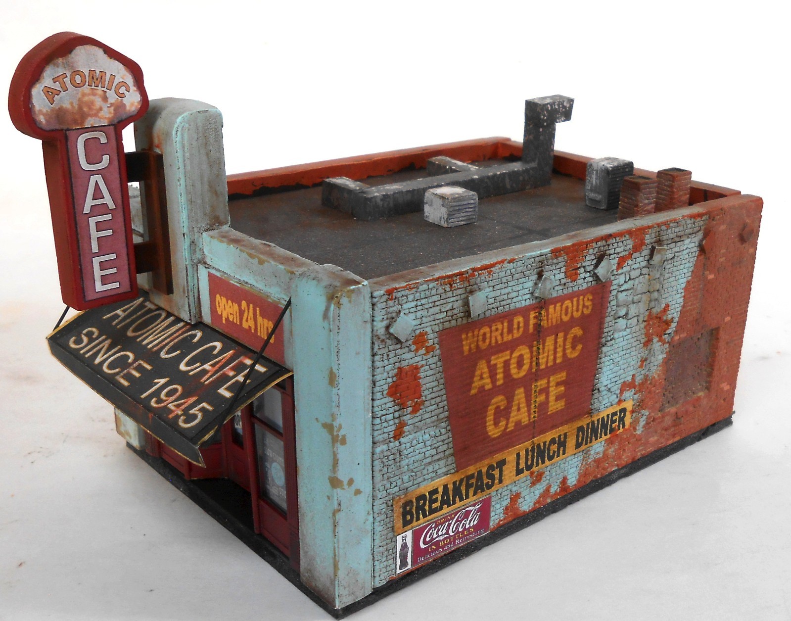 Downtown Deco HO Scale Building Kit Character Filled  1950\'s Atomic Cafe Kit