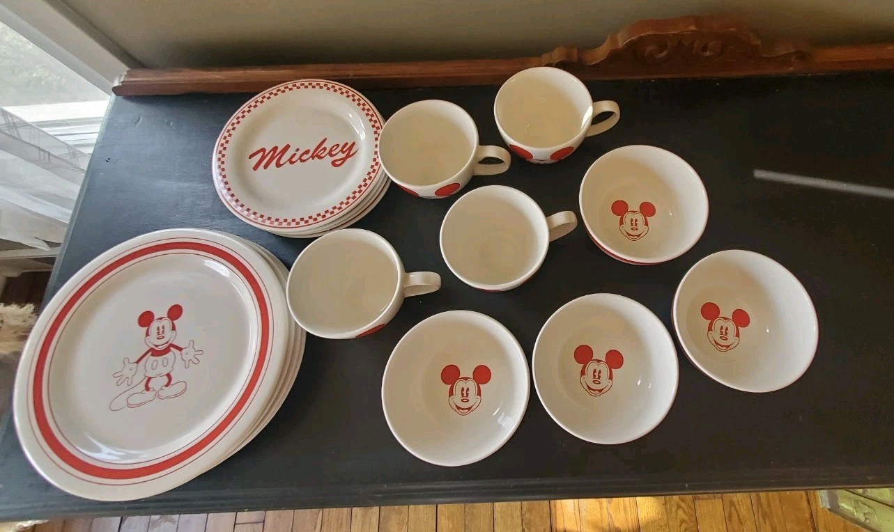 Vintage Disney Gourmet Mickey Ceramic Dinner Plates Set Retro Red Stripe Checked