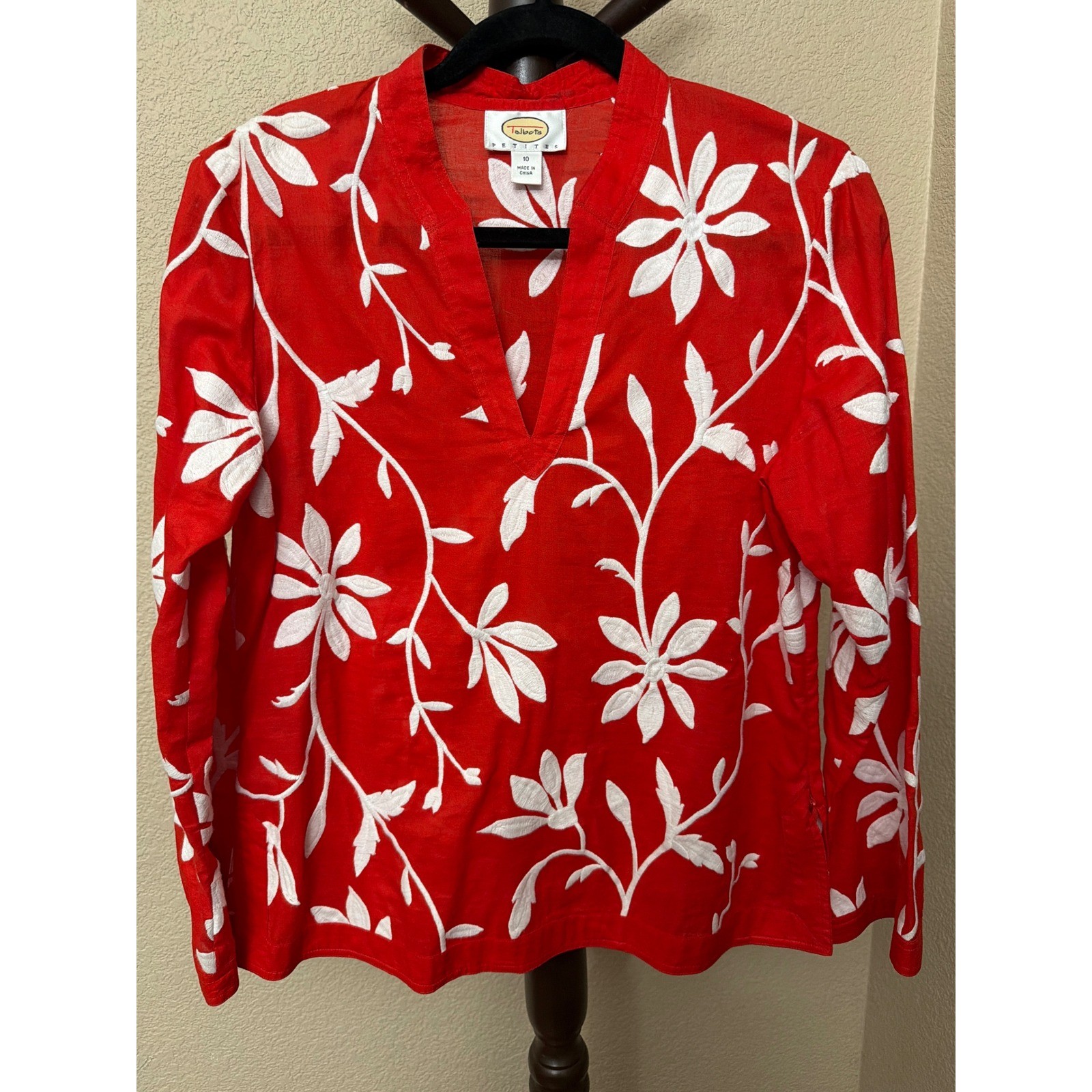 Talbots Petites Red Floral Embroidered Long Sleeve Blouse Top Size 10P Talbots Petites Red Floral Embroidered Long Sleeve Blouse Top Size 10P