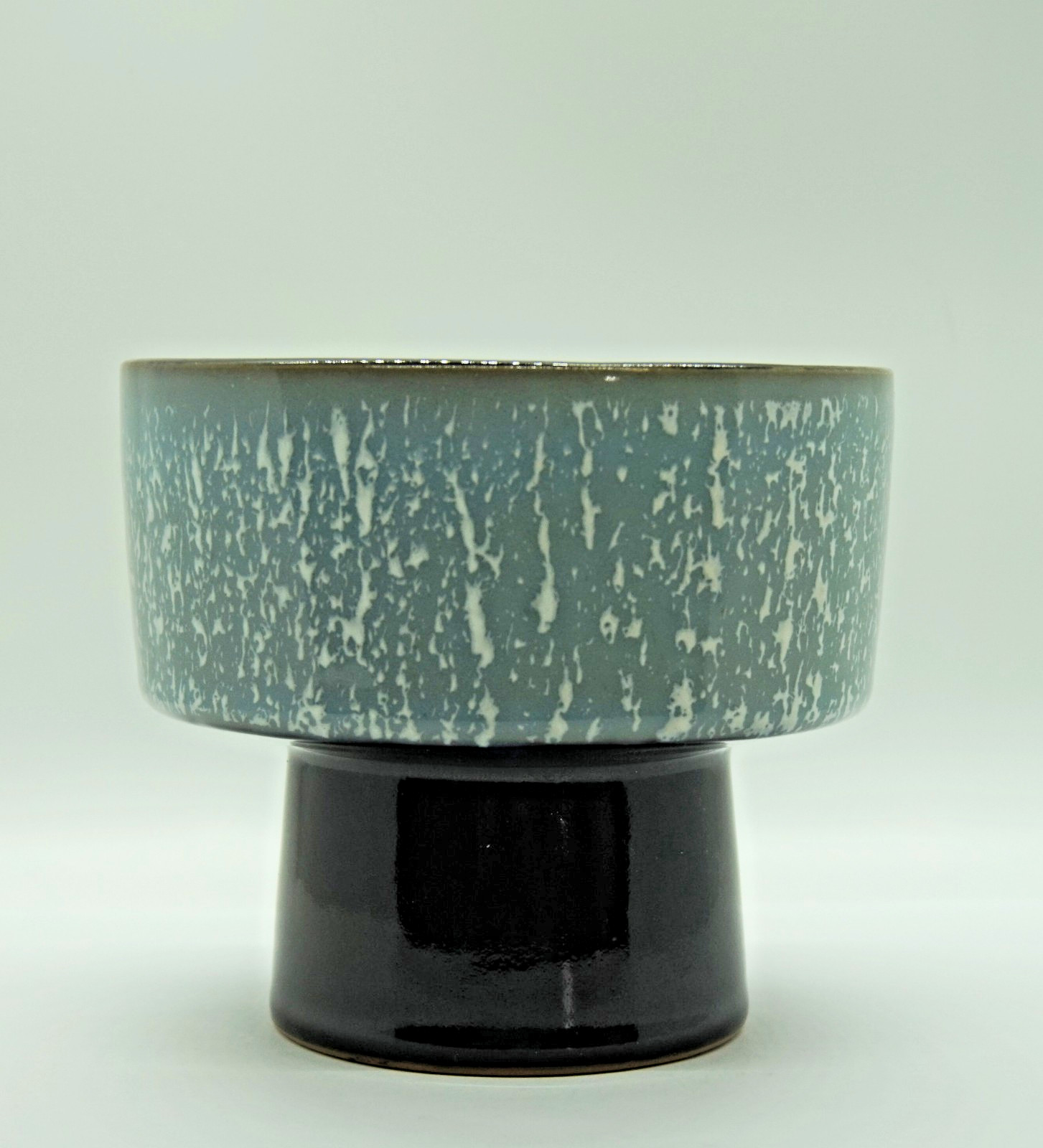 MCM 1960-70s Compact Circular Japanese Ikebana Container w/Seal: 秘 色 Hiiro