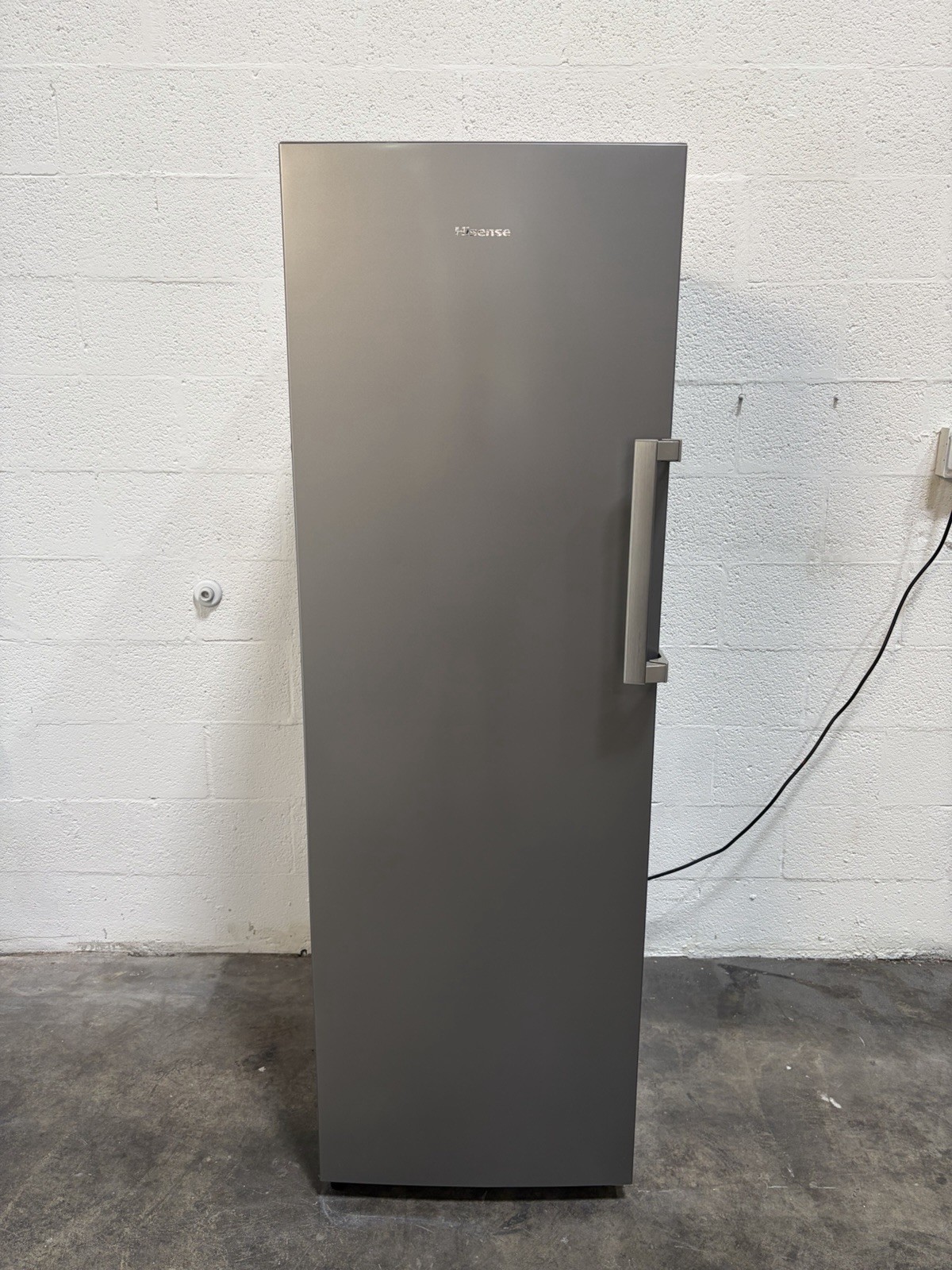 Hisense 10.2 cu. ft. Garage Ready Convertible Upright Freezer HFU101N1AVE Hisense 10.2 cu. ft. Garage Ready Convertible Upright Freezer HFU101N1AVE