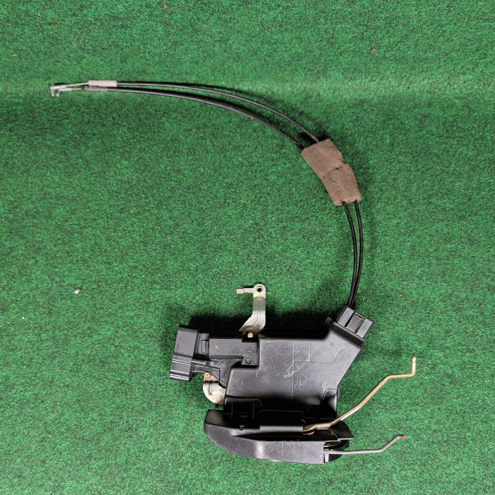 2001-2007 Toyota Sequoia Front Left Door Latch Lock Actuator OEM 69040-0C020 2001-2007 Toyota Sequoia Front Left Door Latch Lock Actuator OEM 69040-0C020