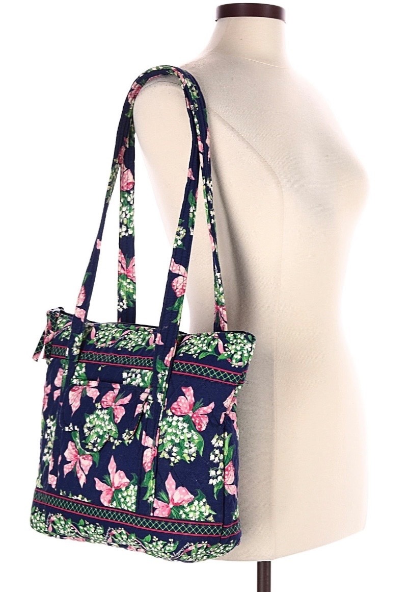 NWOT Vera Bradley Floral Vintage 90 Cotton Pink &Blue Quilted Large Zip Tote Bag NWOT Vera Bradley Floral Vintage 90 Cotton Pink &Blue Quilted Large Zip Tote Bag