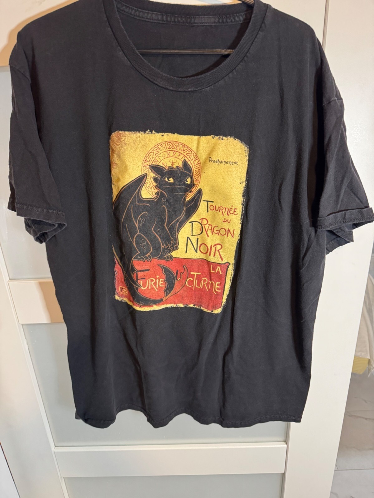 Vintage Black Tournee Du Dragon Noir La Furie Nocturne T-Shirt Medium 35-16 Vintage Black Tournee Du Dragon Noir La Furie Nocturne T-Shirt Medium 35-16