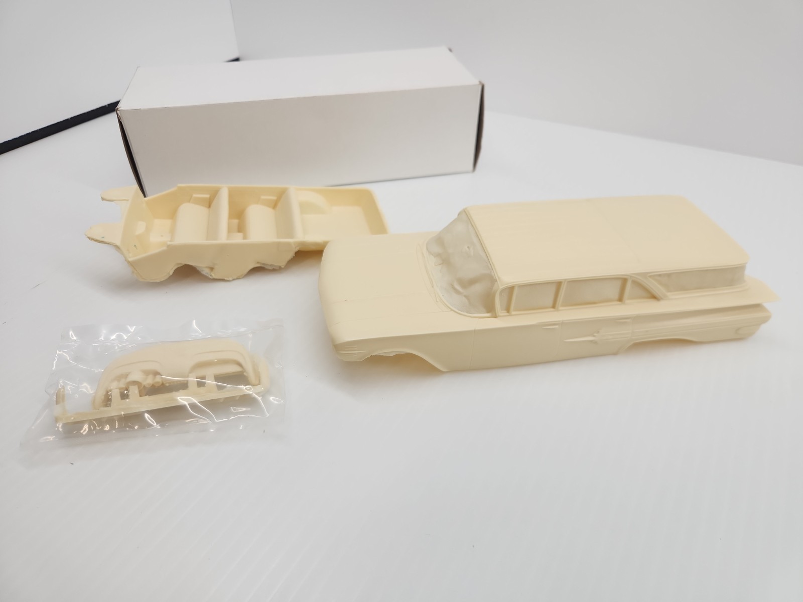 Jimmy Flintstone #129 is a 1/25 scale resin body kit for a 1960 Chevy Nomad Wago