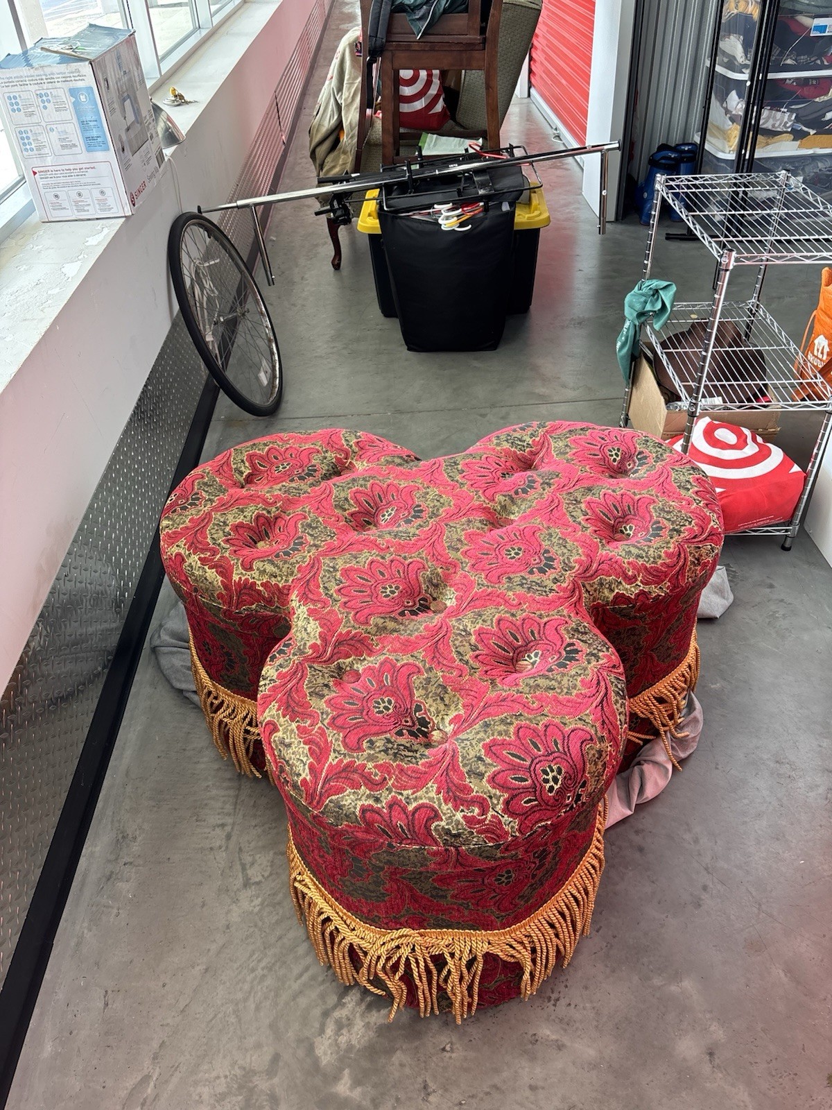 Bombay vintage trefoil clover-shaped tufted storage ottoman red Gold Bombay vintage trefoil clover-shaped tufted storage ottoman red Gold