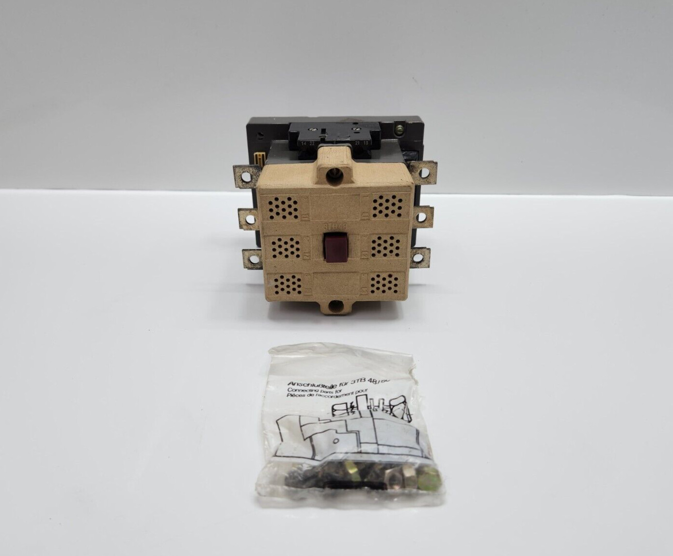 SIEMENS 3TB 48 17-0A 3-POLE POWER CONTACTOR 3TB48