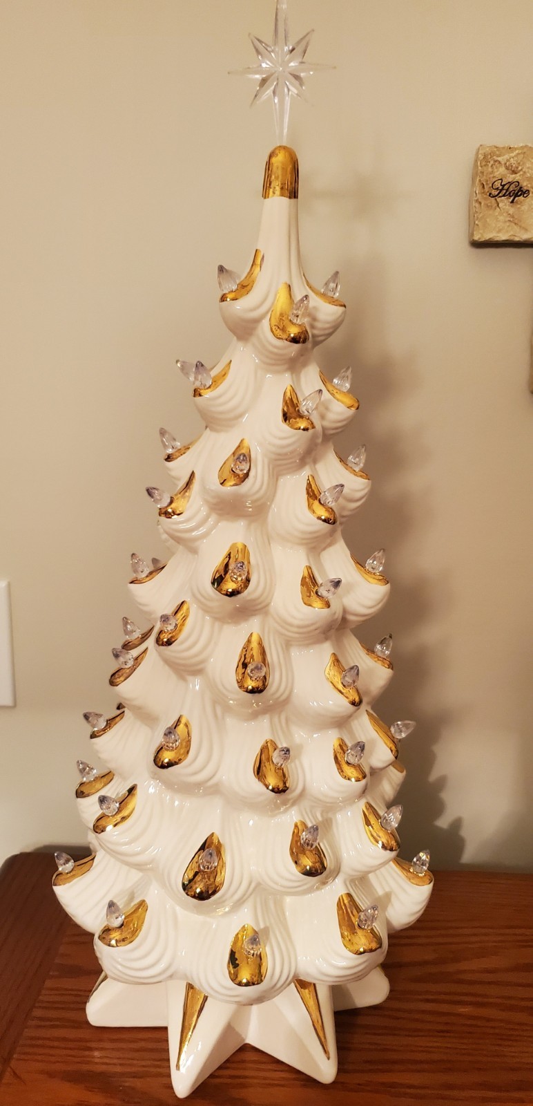 Vintage Atlantic Mold 24” White Ceramic “Boobie” Tree. Excellent Condition Vintage Atlantic Mold 24” White Ceramic “Boobie” Tree. Excellent Condition